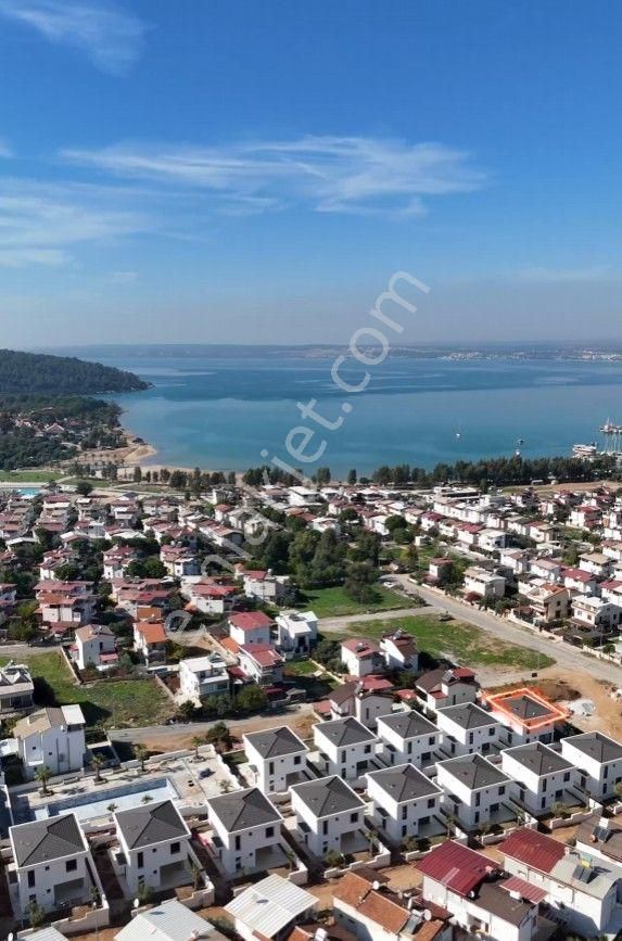 Akbükte 310 M2 Arsa Payına Sahip Deniz Manzaralı Satılık Villa