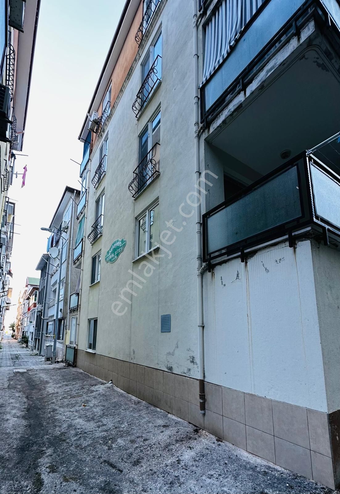 Merkez İnkum Sağ Taraf Satılık Ara Kat 2+1 Daire Eşyalı