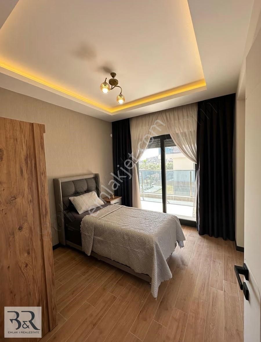 Kusadası Merkezde Havuzlu Güvenlıklı 3+1 Rezıdans - Görsel 13