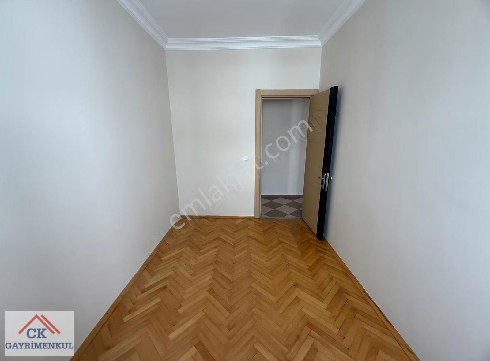 Ck'dan Suadiye Kaptan Arifde 100 M2 Satılık 3+1 - Görsel 8