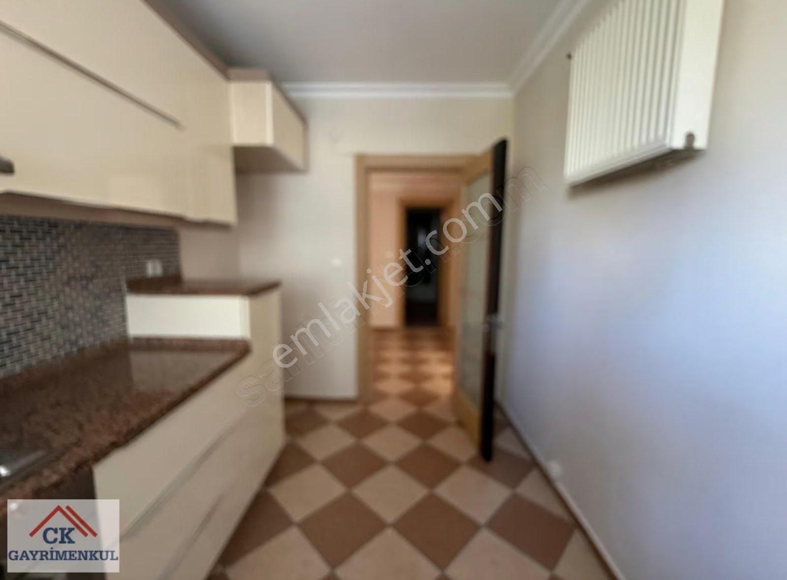 Ck'dan Suadiye Kaptan Arifde 100 M2 Satılık 3+1 - Görsel 23