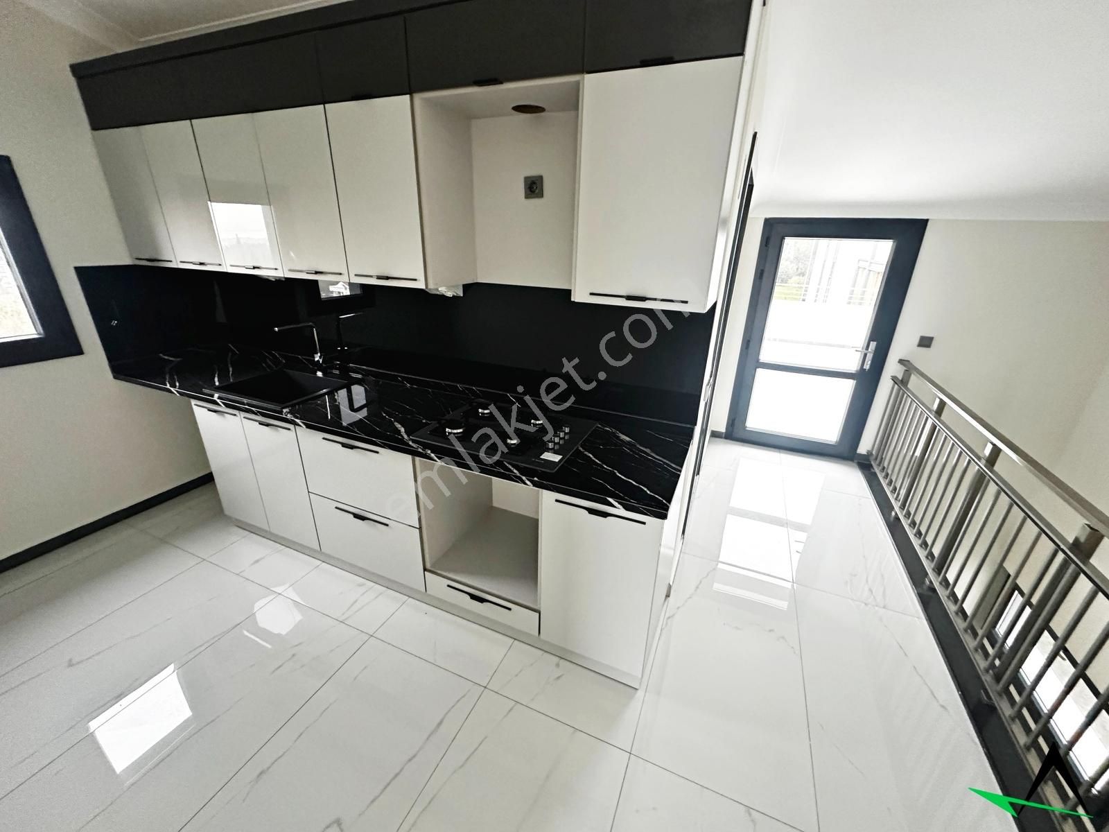 Ayanoğludan Güre'de Geniş Aileye Uygun Deniz Manzaralı 4+2 Villa - Görsel 24