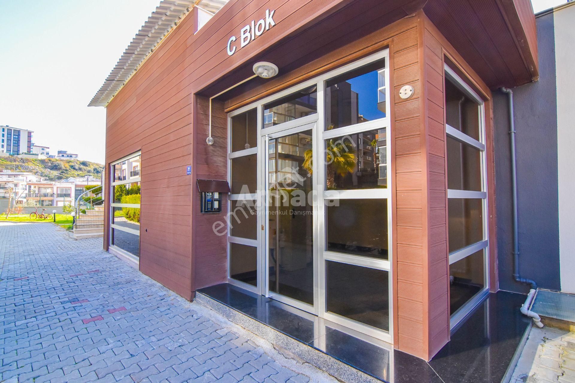 Kuşadası'nda Kat Bahçeli Deniz Manzaralı Özel 3+1 Daire - Görsel 4