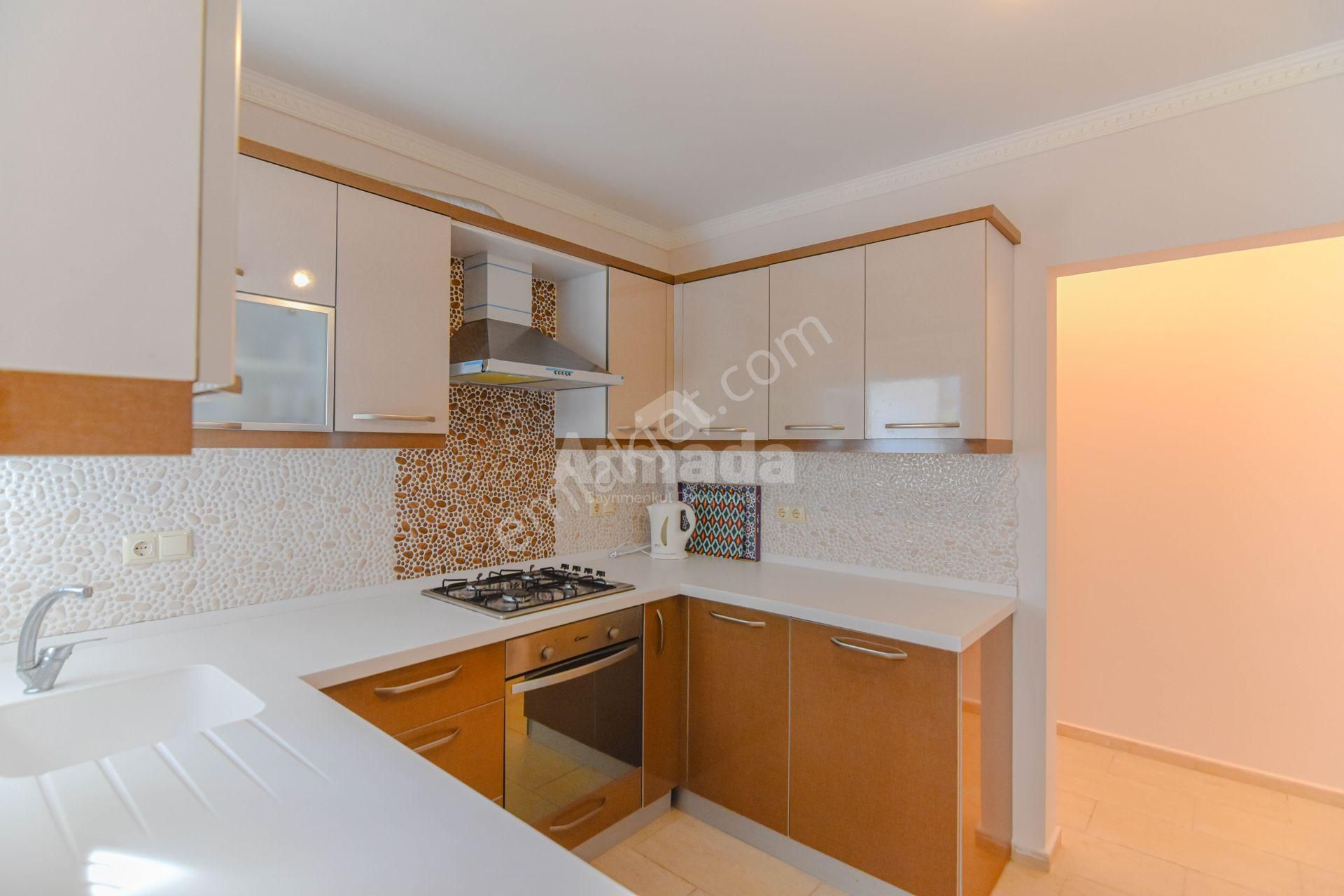 Kuşadası'nda Kat Bahçeli Deniz Manzaralı Özel 3+1 Daire - Görsel 14