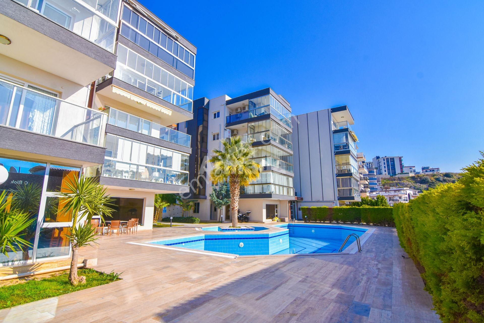 Kuşadası'nda Kat Bahçeli Deniz Manzaralı Özel 3+1 Daire - Görsel 7