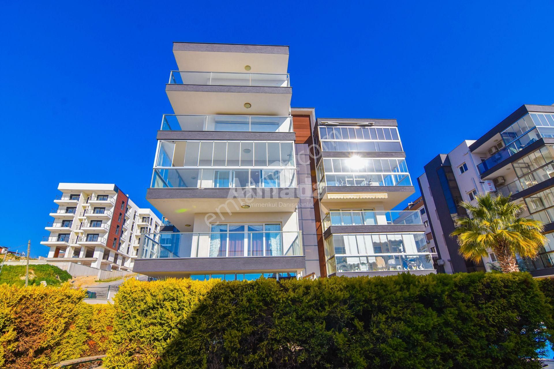 Kuşadası'nda Kat Bahçeli Deniz Manzaralı Özel 3+1 Daire - Görsel 6