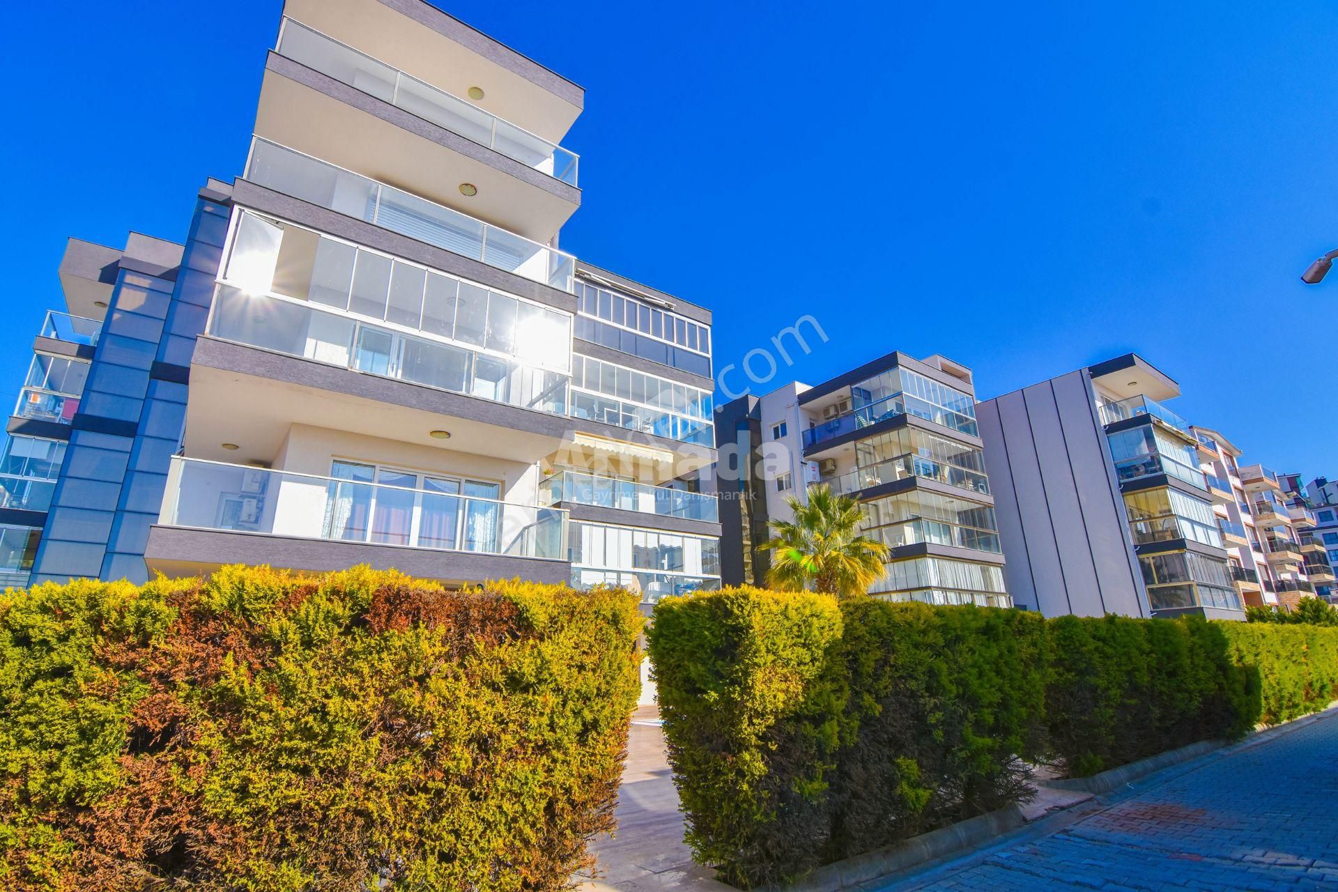 Kuşadası'nda Kat Bahçeli Deniz Manzaralı Özel 3+1 Daire - Görsel 5