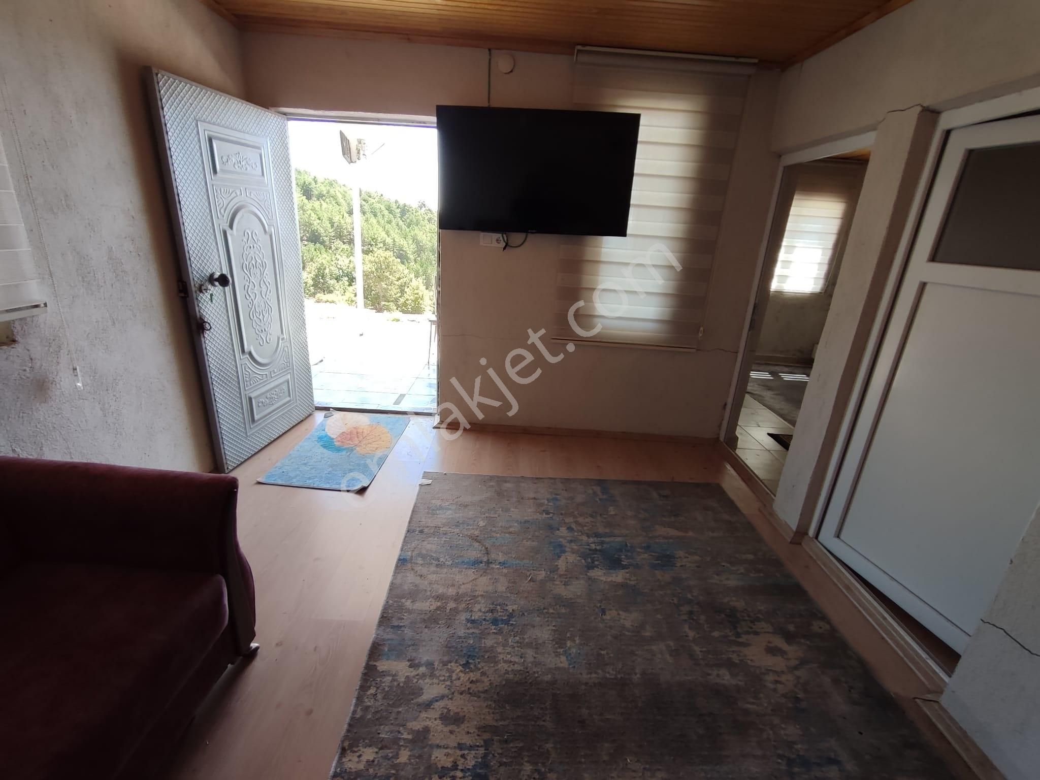 Uşak Merkeze 10 Km Uzaklıkta Dağdemirler Köyünde Satılık Tarla - Görsel 8