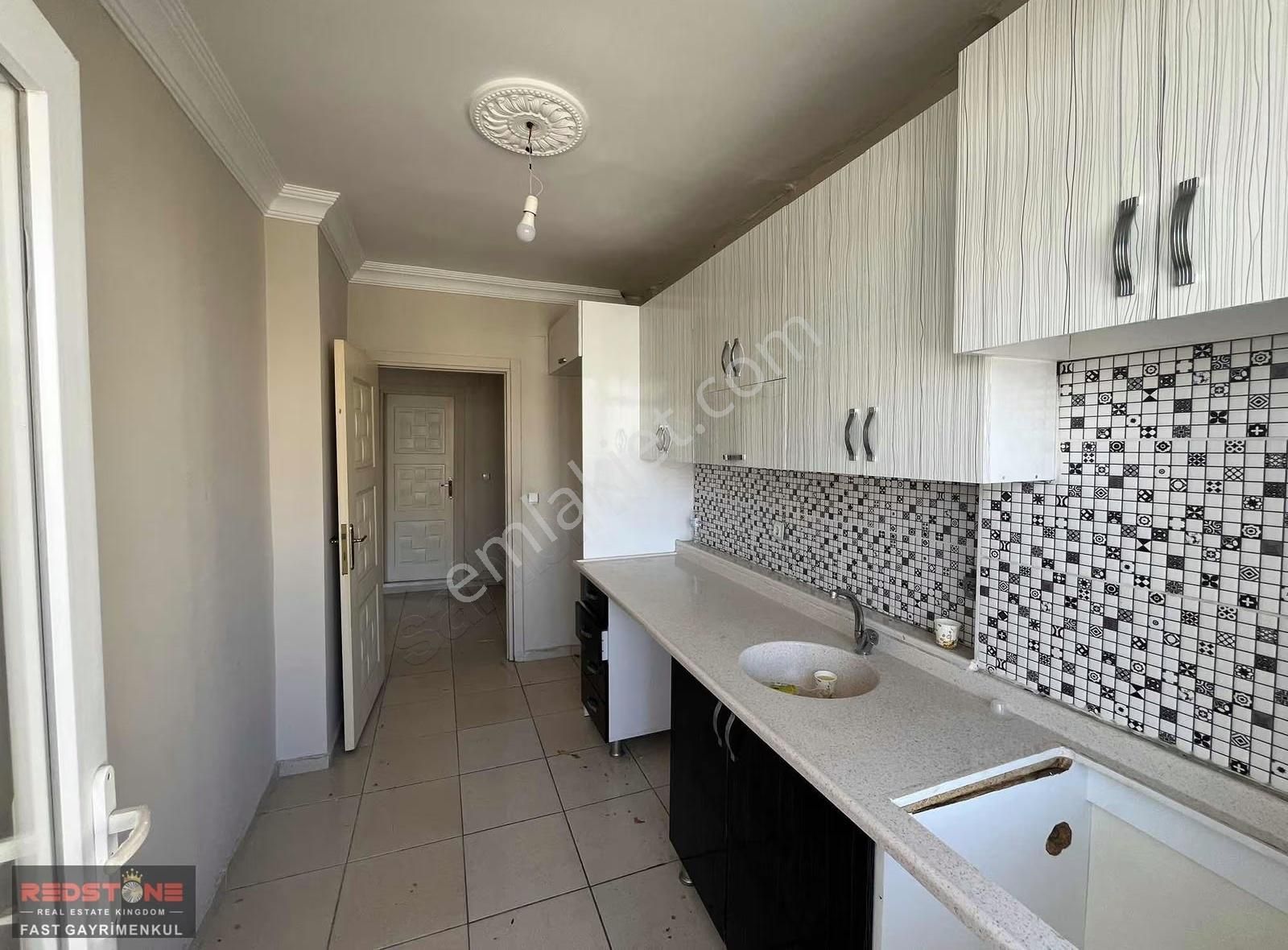 Kıyıboyu Civarı Genç Bina 2+1 Kapalı Mutfak Satılık!!