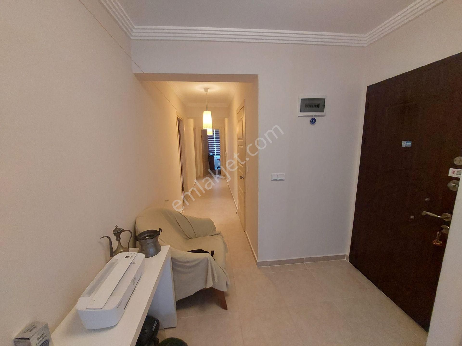 Kuşadası Ege Mahallesinde Havuzlu Doğalgazlı Sitede Satılık 3+1 150 M2 Daire - Görsel 16