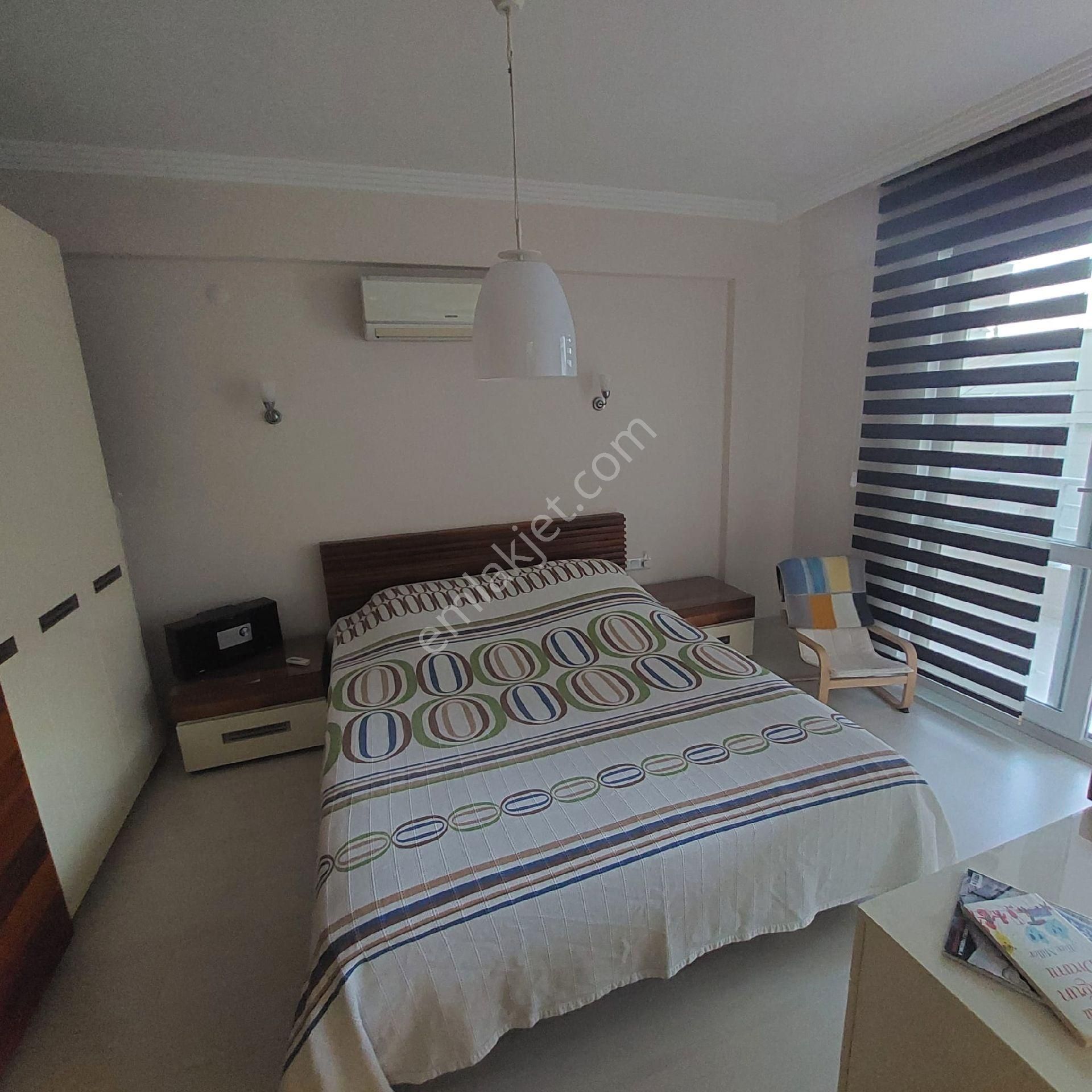 Kuşadası Ege Mahallesinde Havuzlu Doğalgazlı Sitede Satılık 3+1 150 M2 Daire - Görsel 6