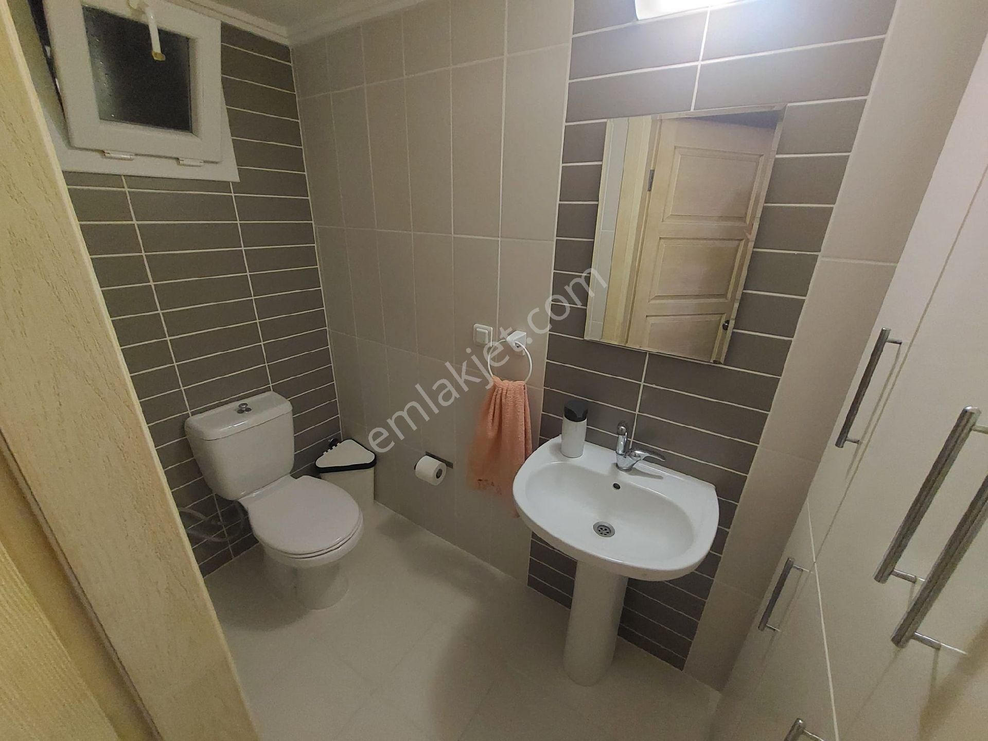 Kuşadası Ege Mahallesinde Havuzlu Doğalgazlı Sitede Satılık 3+1 150 M2 Daire - Görsel 10