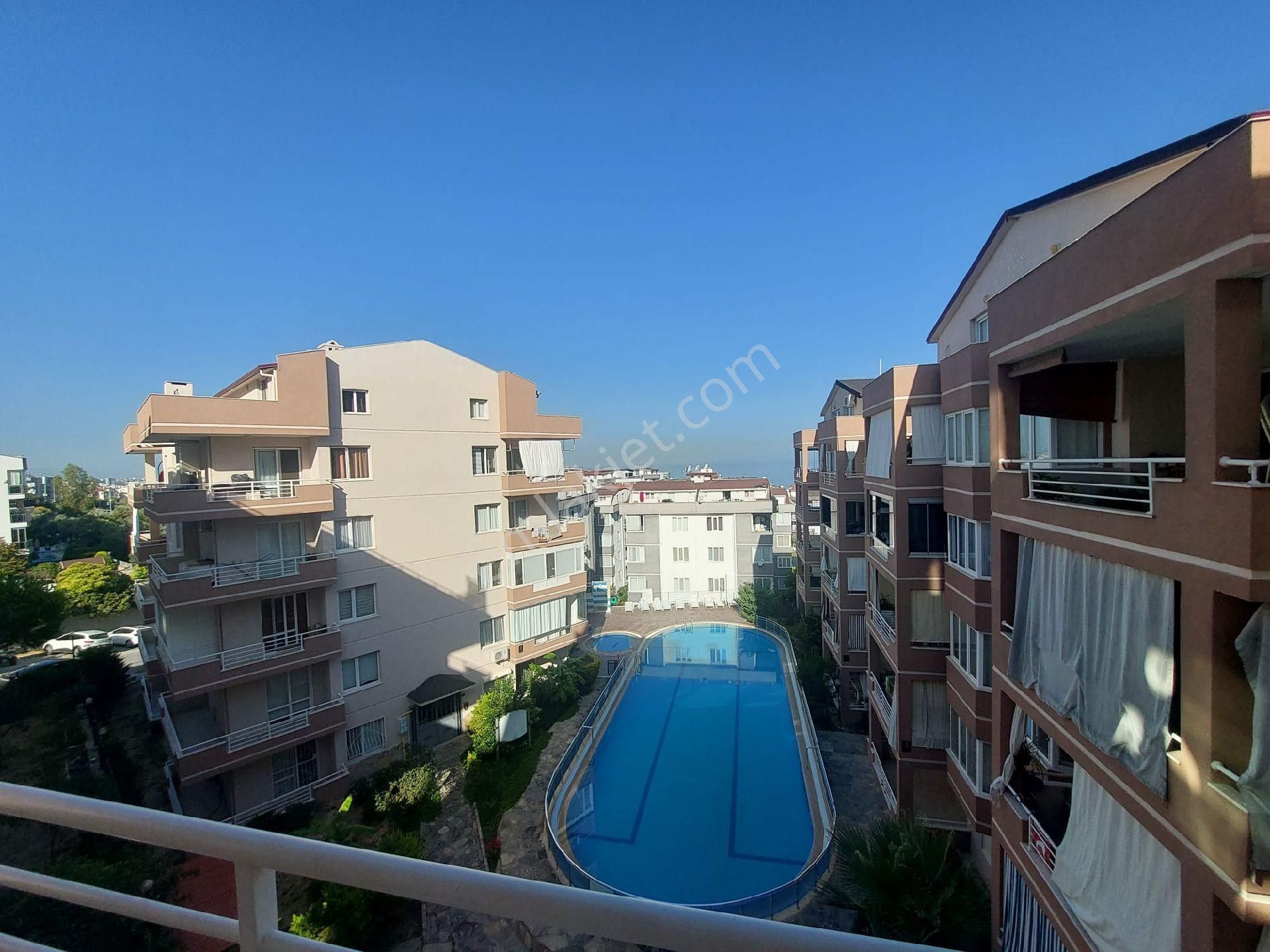 Kuşadası Ege Mahallesinde Havuzlu Doğalgazlı Sitede Satılık 3+1 150 M2 Daire - Görsel 3