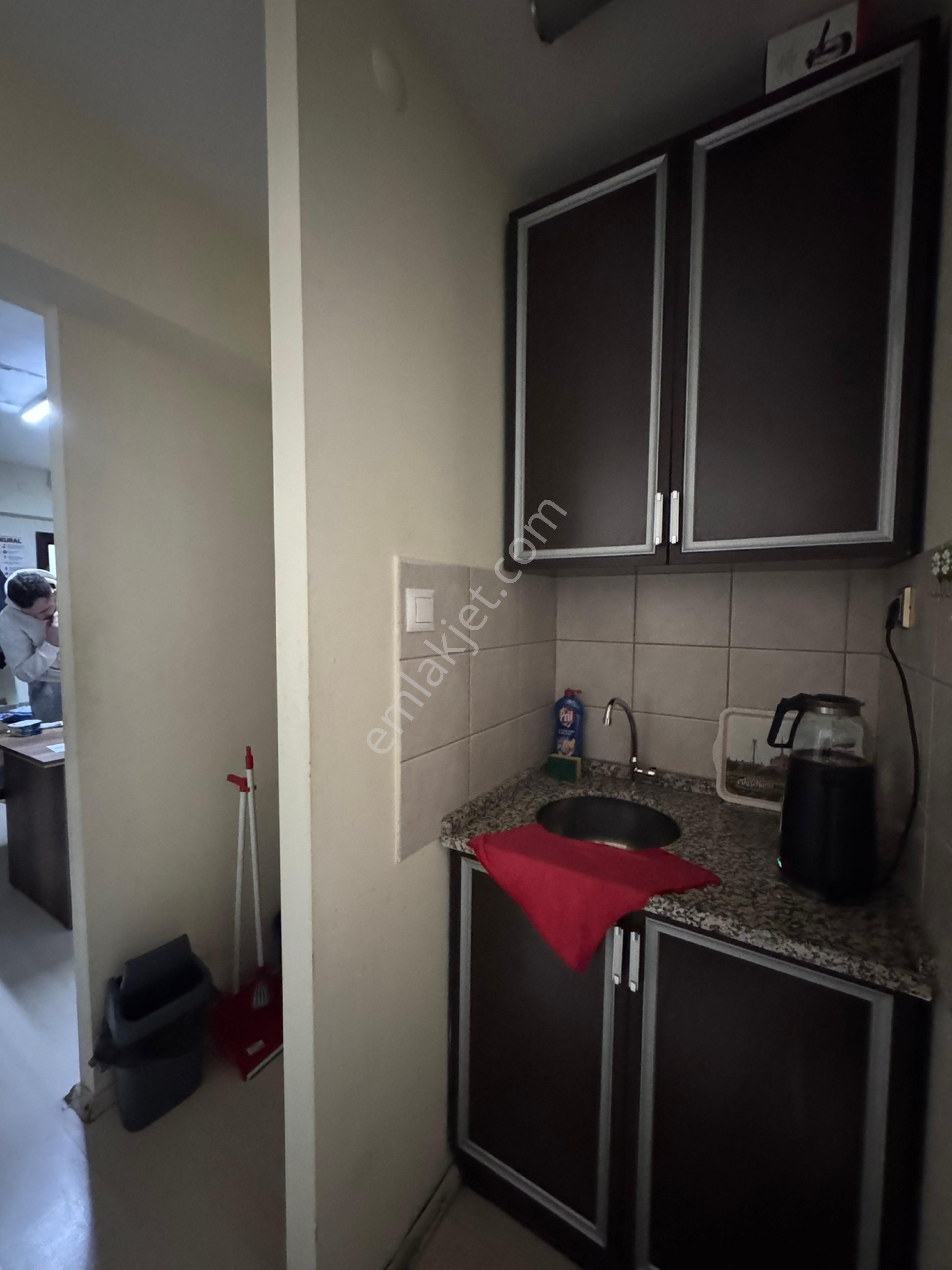 Conker İnşaat Emlak’tan Cumhuriye Mahallesi 1+1 Kiralık Ofis - Görsel 8