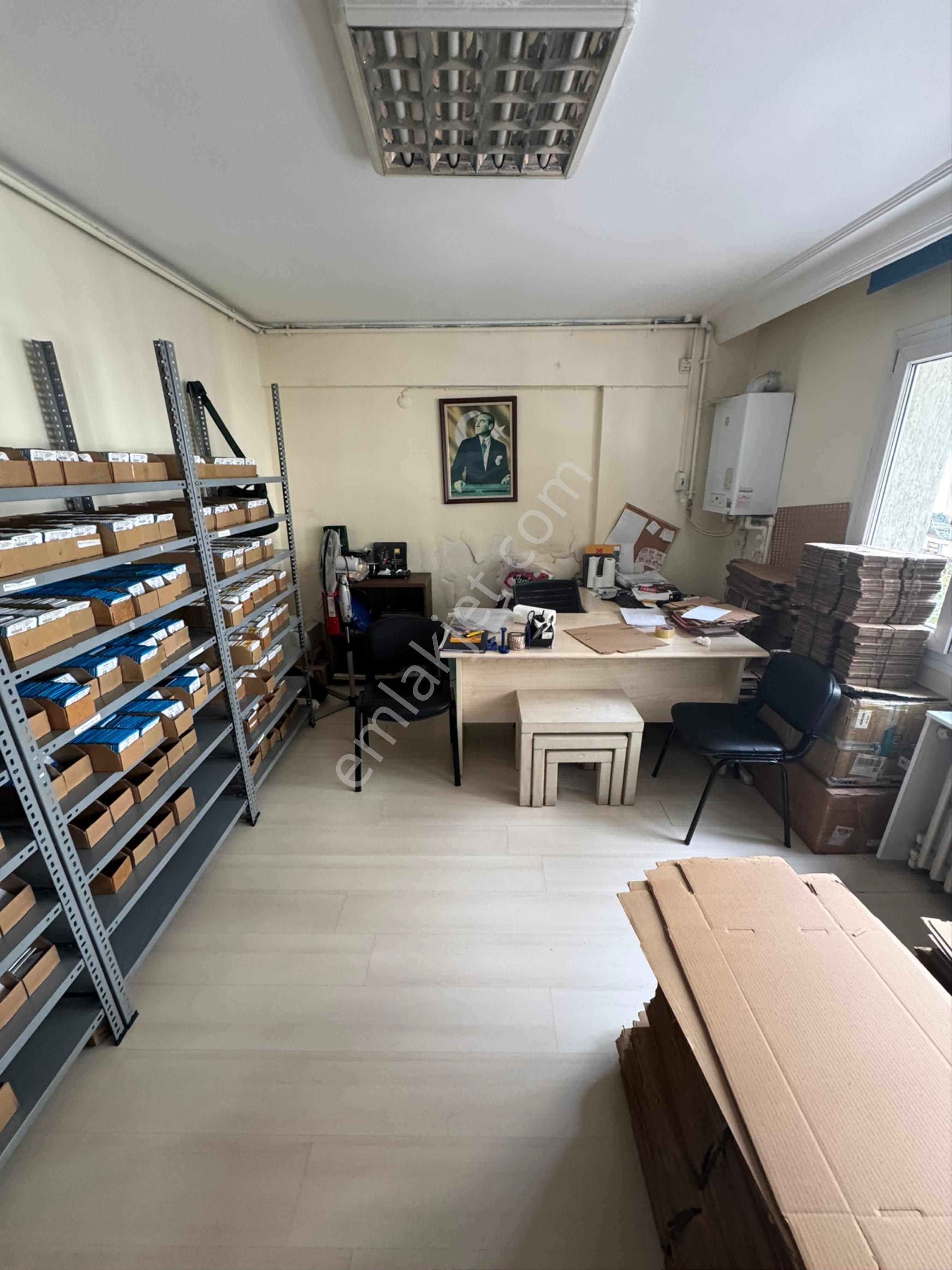 Conker İnşaat Emlak’tan Cumhuriye Mahallesi 1+1 Kiralık Ofis - Görsel 4