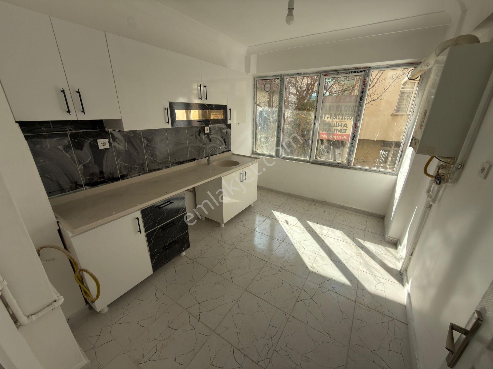 Etlik Mahallesi'nde Cadde Üzerinde 3+1 Full Yapılı Daire!