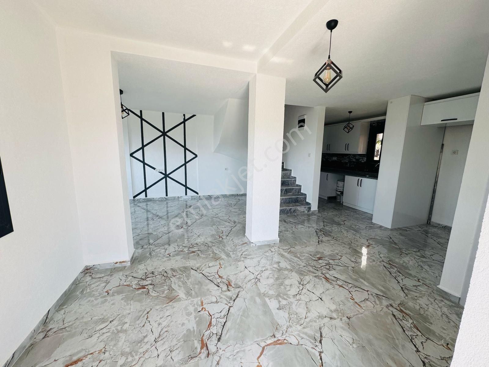 Zirve Gayrimenkul'den Denize 200 Mt Köşe Konumda Bahçeli Mustakil Girişli 4+1 Villa - Görsel 12