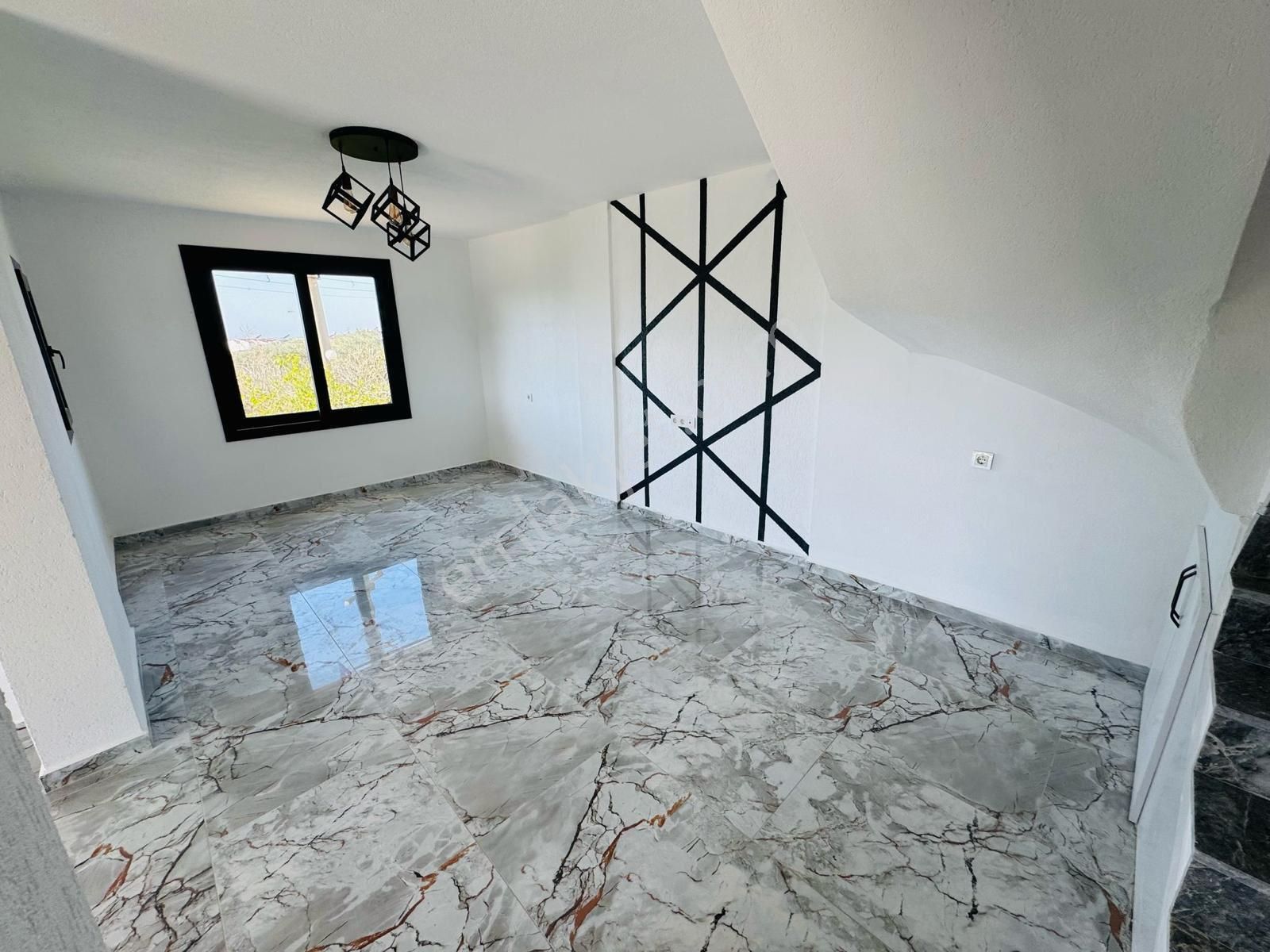 Zirve Gayrimenkul'den Denize 200 Mt Köşe Konumda Bahçeli Mustakil Girişli 4+1 Villa - Görsel 10