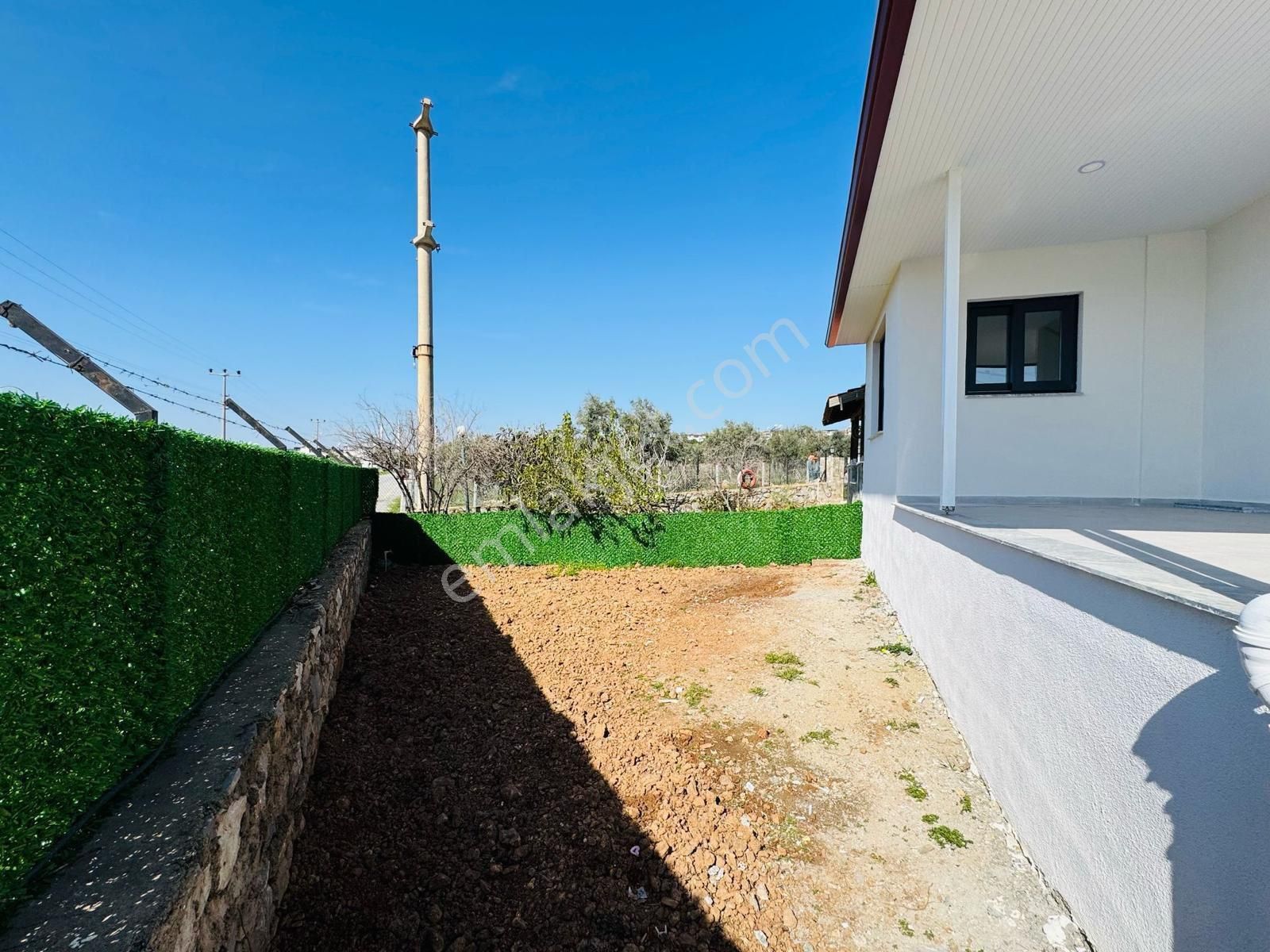 Zirve Gayrimenkul'den Denize 200 Mt Köşe Konumda Bahçeli Mustakil Girişli 4+1 Villa - Görsel 7