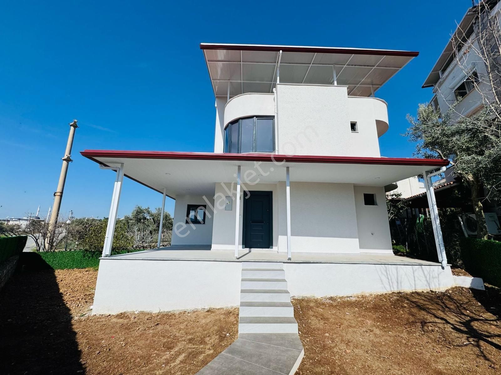 Zirve Gayrimenkul'den Denize 200 Mt Köşe Konumda Bahçeli Mustakil Girişli 4+1 Villa - Görsel 3