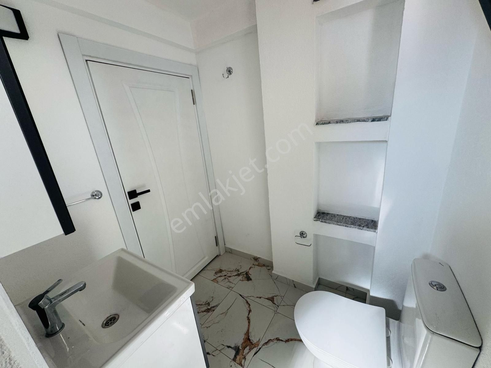 Zirve Gayrimenkul'den Denize 200 Mt Köşe Konumda Bahçeli Mustakil Girişli 4+1 Villa - Görsel 18