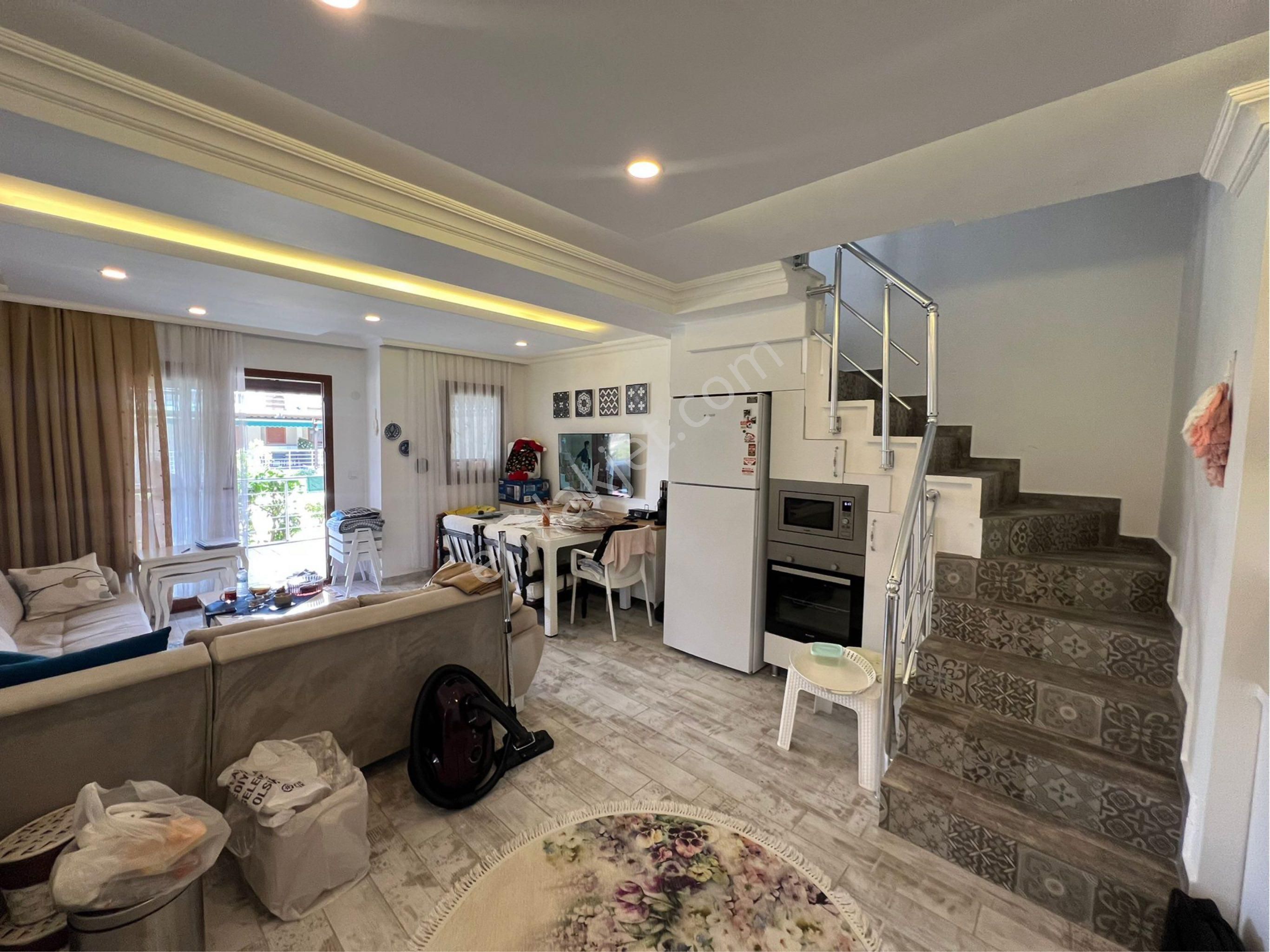 Gümüldür Denize Sıfır Site İçerisinde Havuzlu 3+1 Villa - Görsel 13