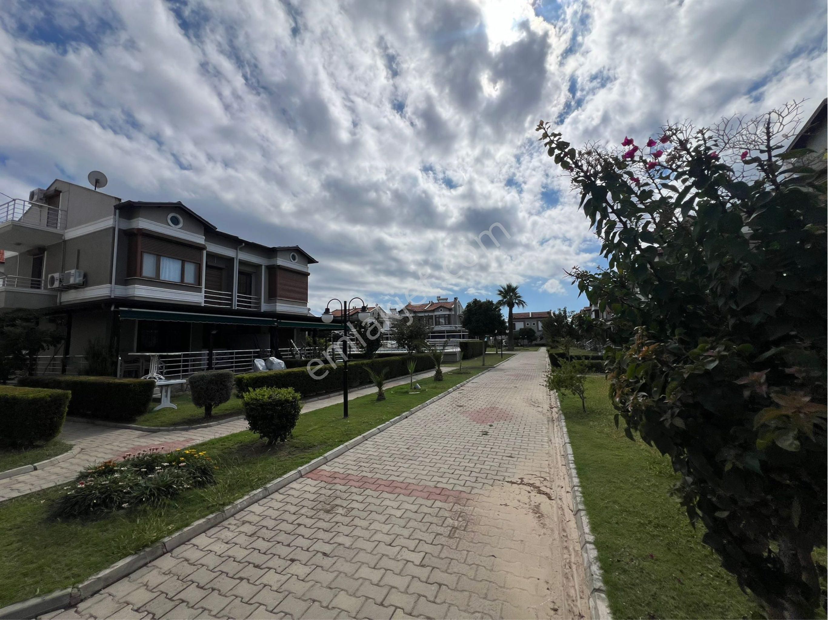 Gümüldür Denize Sıfır Site İçerisinde Havuzlu 3+1 Villa - Görsel 3