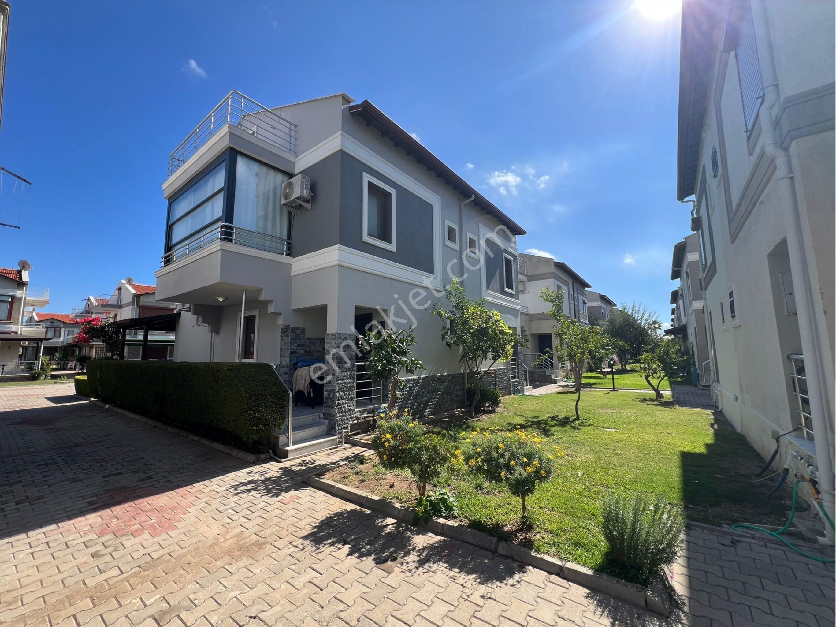 Gümüldür Denize Sıfır Site İçerisinde Havuzlu 3+1 Villa - Görsel 16