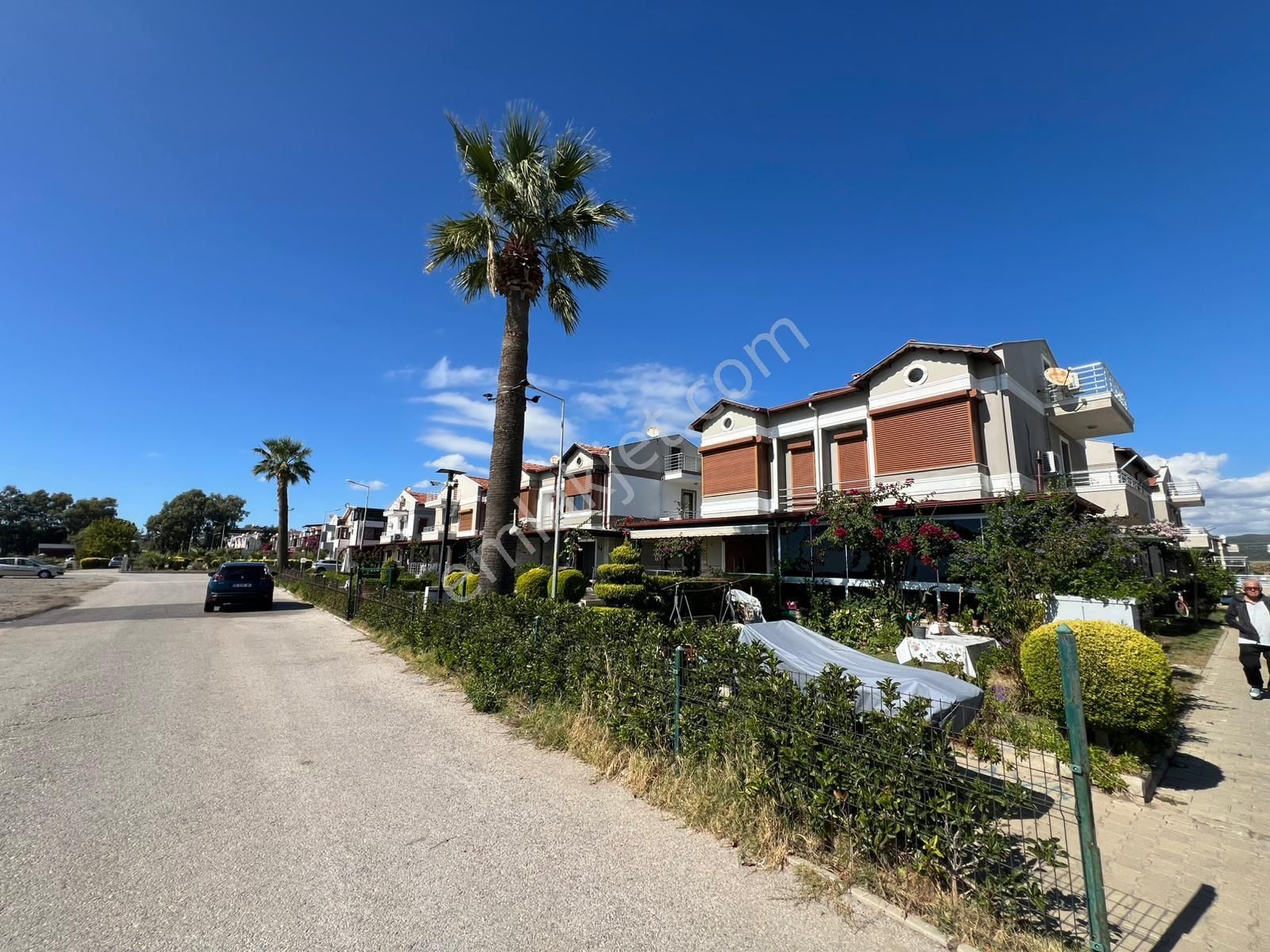 Gümüldür Denize Sıfır Site İçerisinde Havuzlu 3+1 Villa - Görsel 35