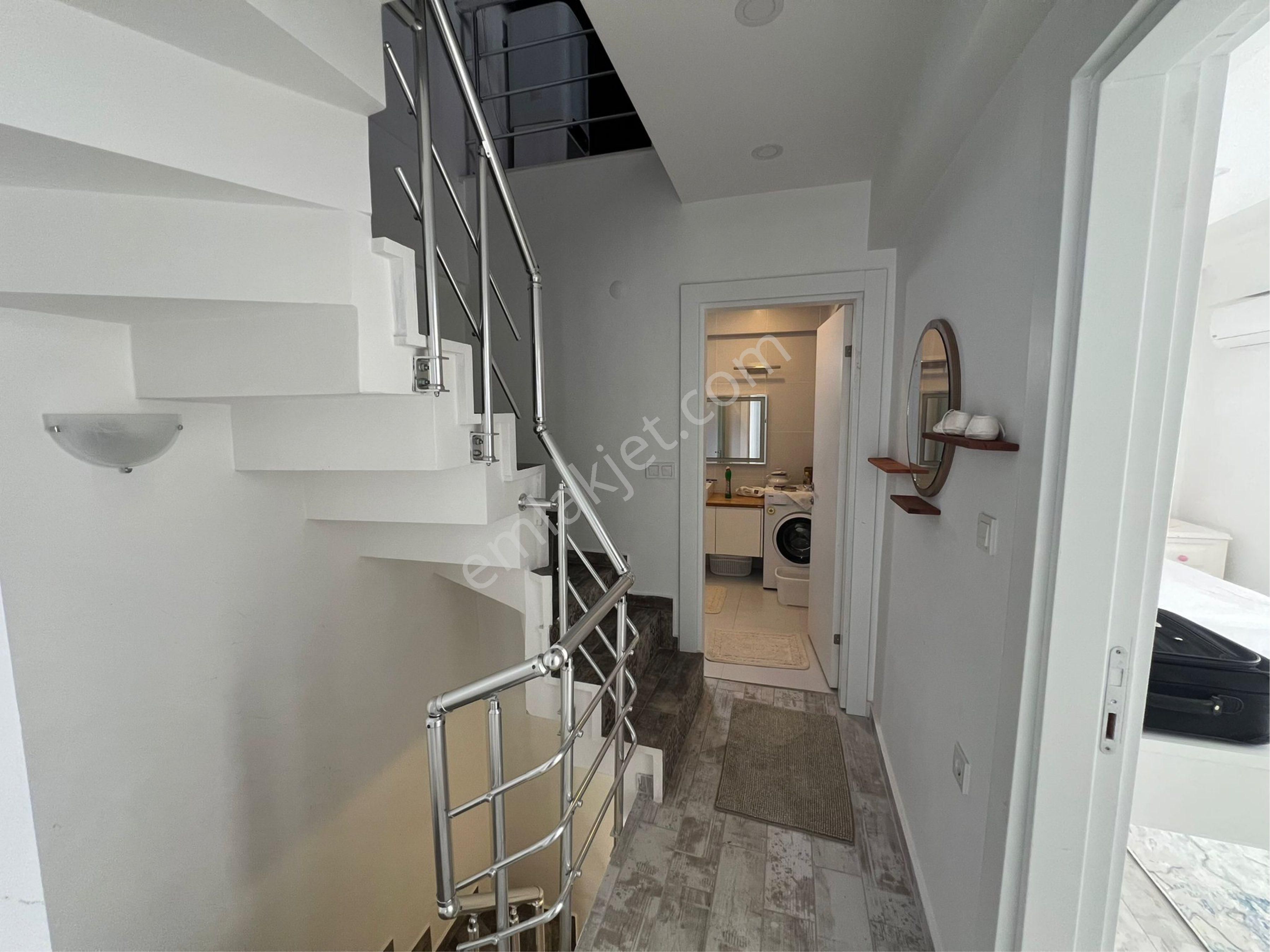 Gümüldür Denize Sıfır Site İçerisinde Havuzlu 3+1 Villa - Görsel 21