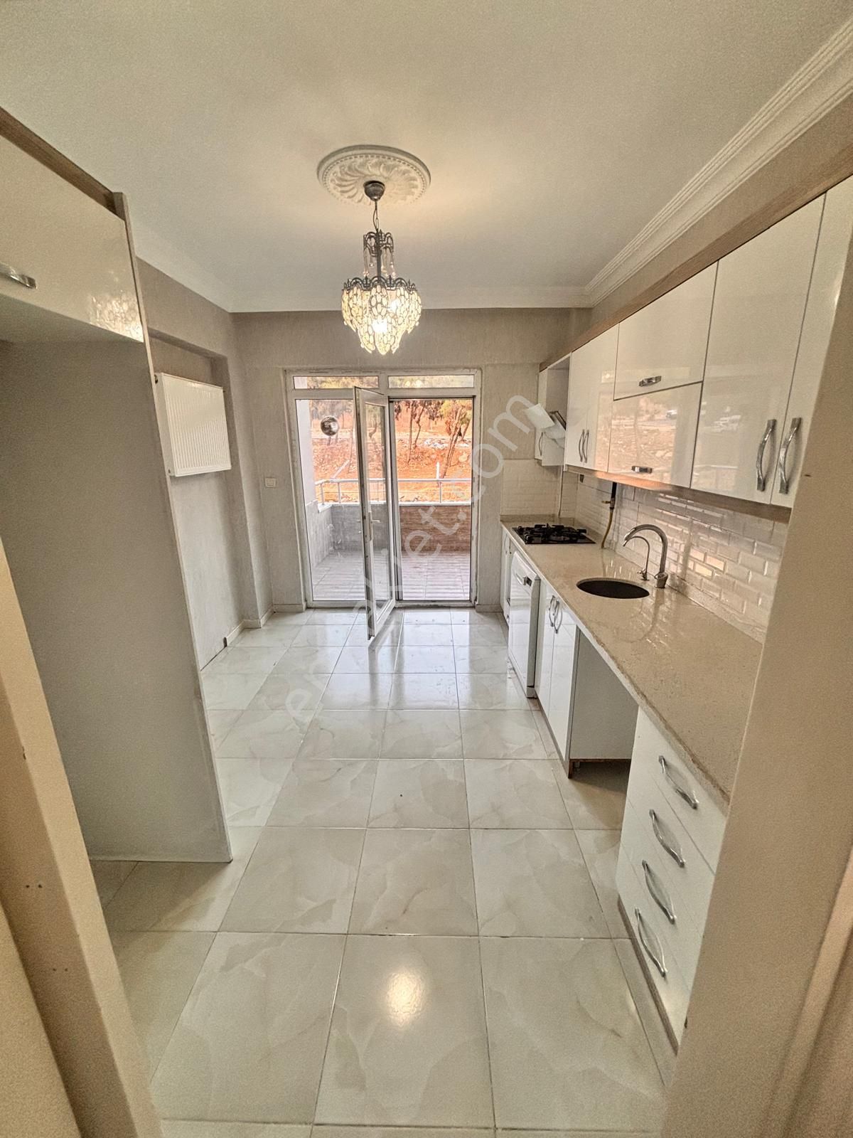 Mavi Emlaktan Şirinevlerde Satılık 2+1 Lüks Daire 2.550.000 Tl