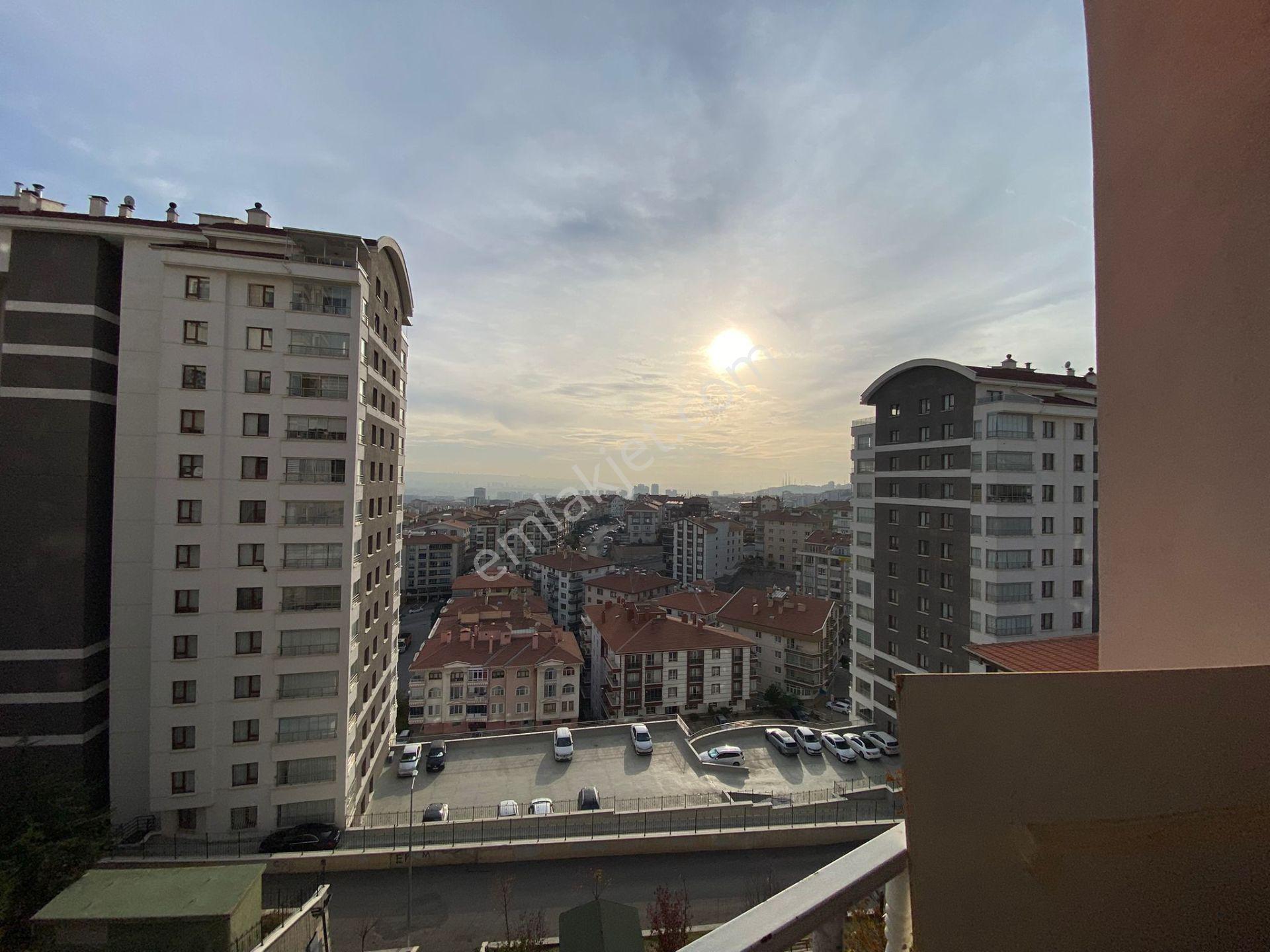 Kuşcağız Mahallesi'nde Cadde Üzerinde Çift Teras Balkonlu 3+1 Daire! - Görsel 12