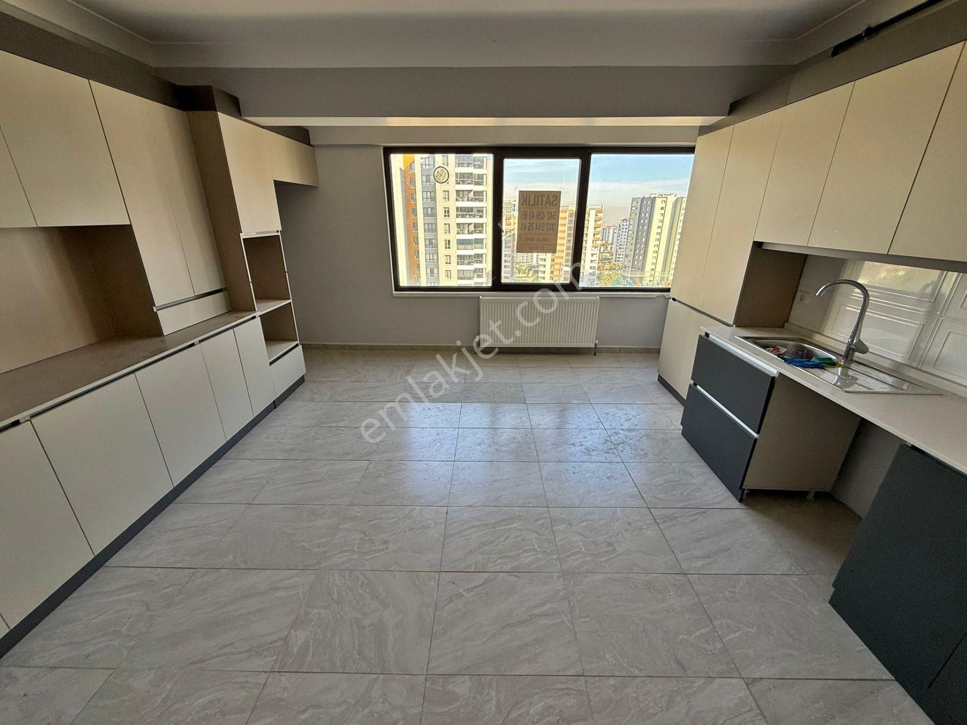 Bağlıca Mh. Özgür Park Evleri'nde Ara Katta 4+1 Satılık Daire - Görsel 3