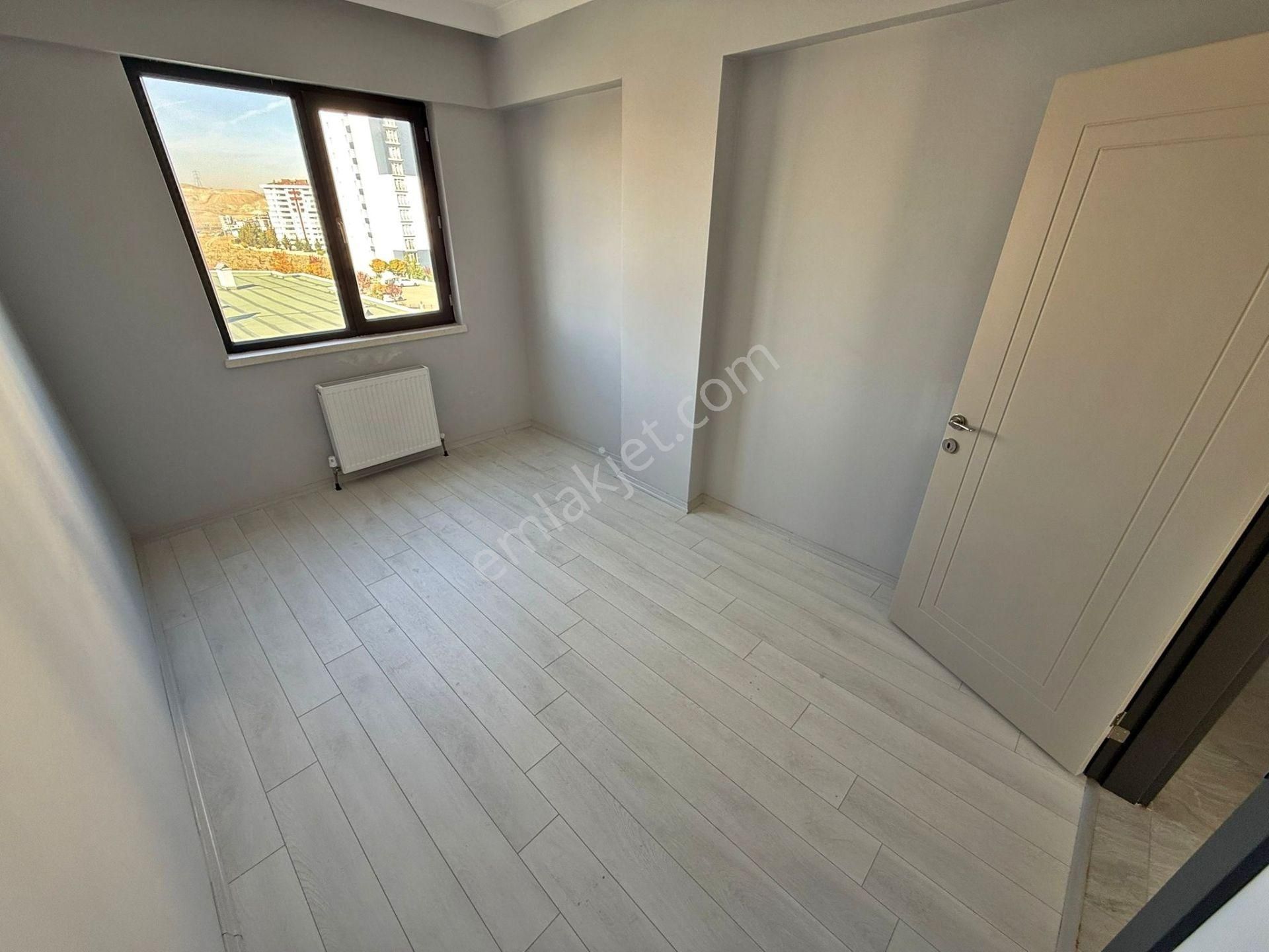 Bağlıca Mh. Özgür Park Evleri'nde Ara Katta 4+1 Satılık Daire - Görsel 12