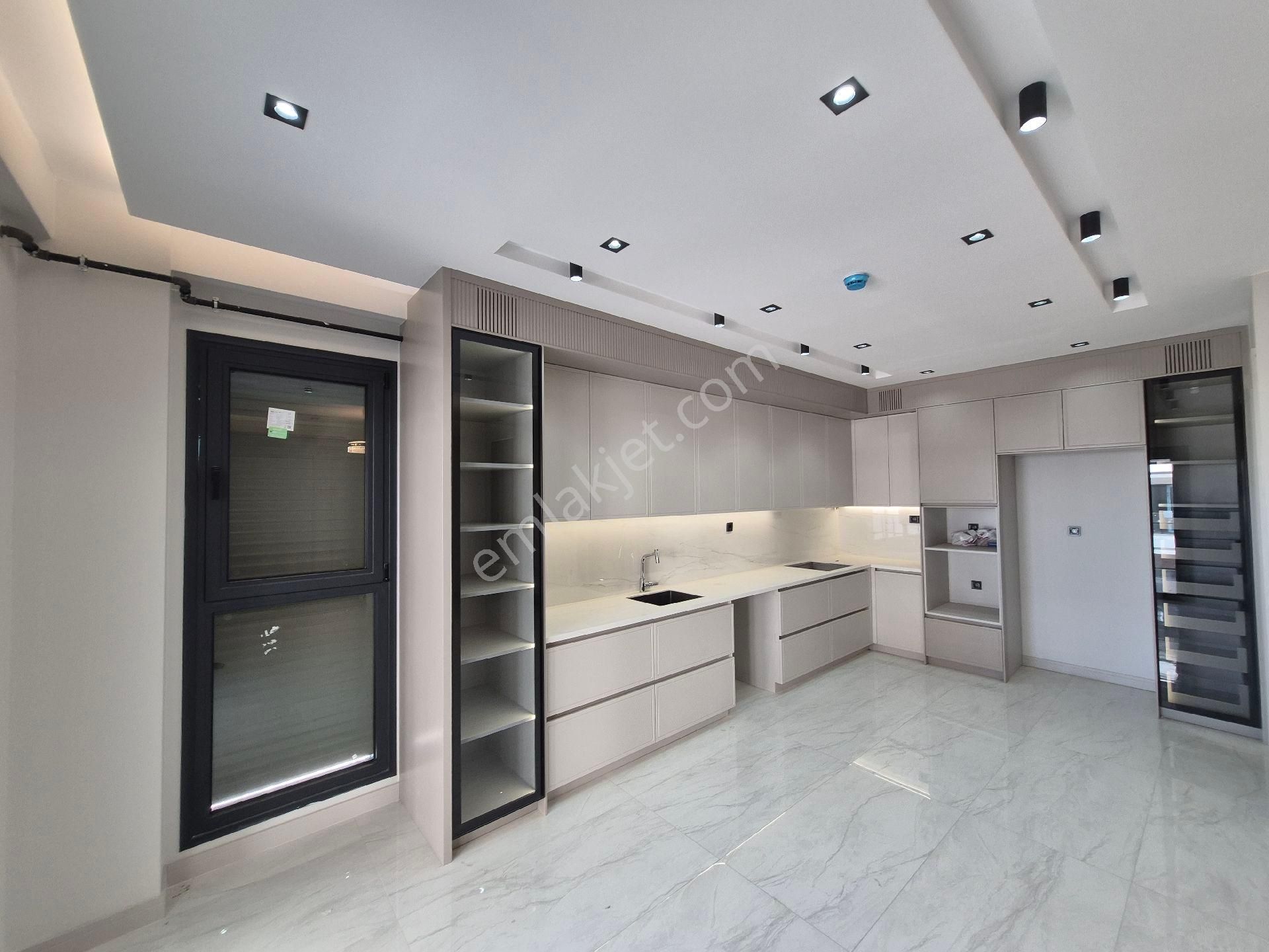 Çalışkandan Yeni Şafak Mah 3+1 190 M2