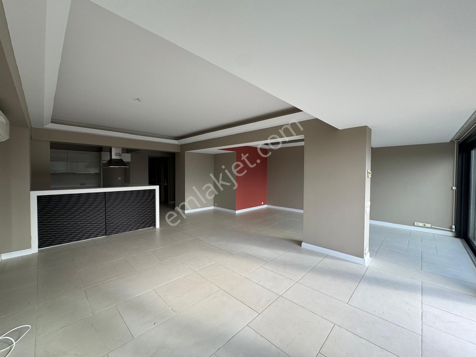 Çengelköy 'de Boğaz Manzaralı 2+1 Bahçe Katı Kiralık Daire - Görsel 12