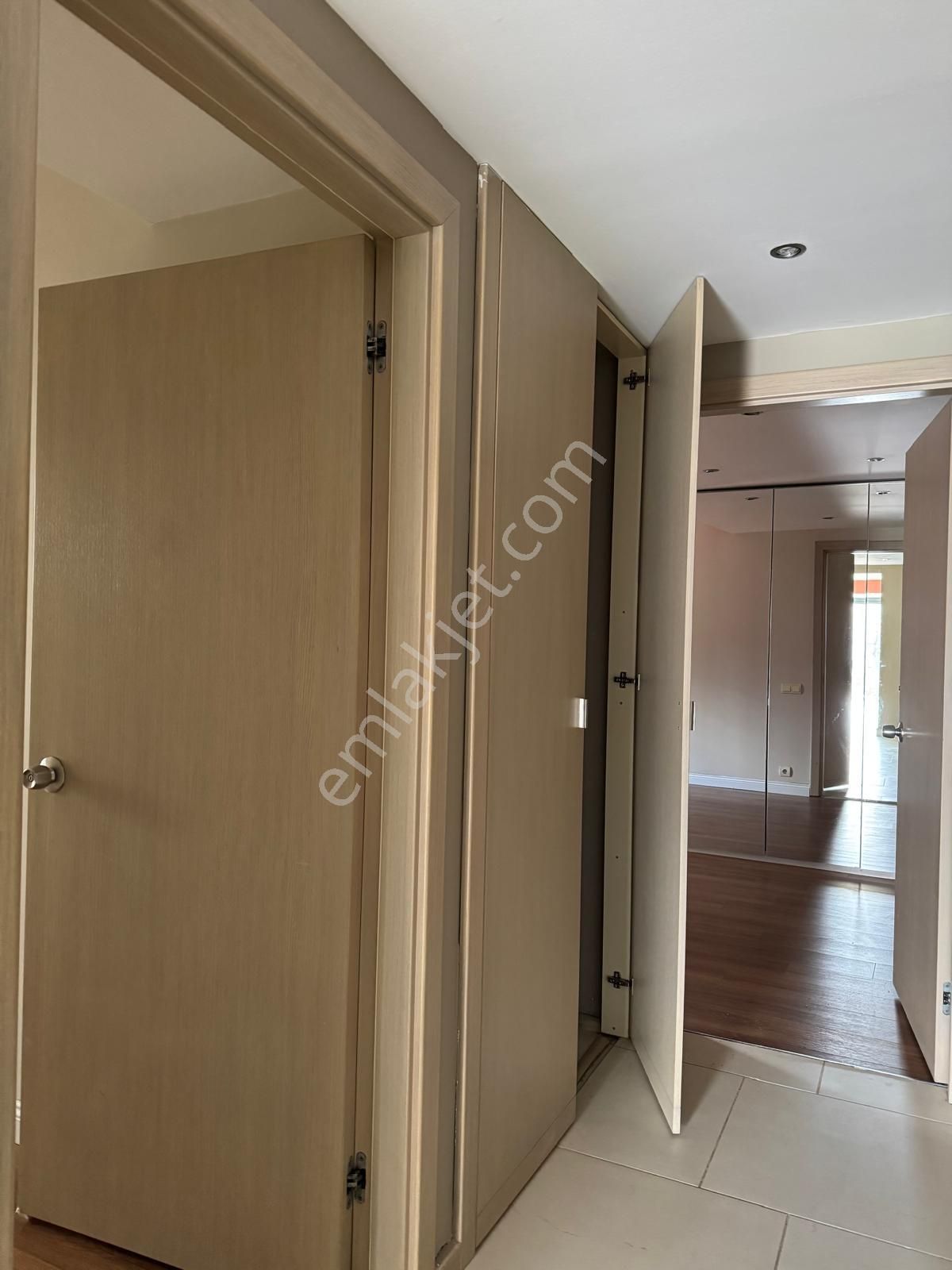 Çengelköy 'de Boğaz Manzaralı 2+1 Bahçe Katı Kiralık Daire - Görsel 28