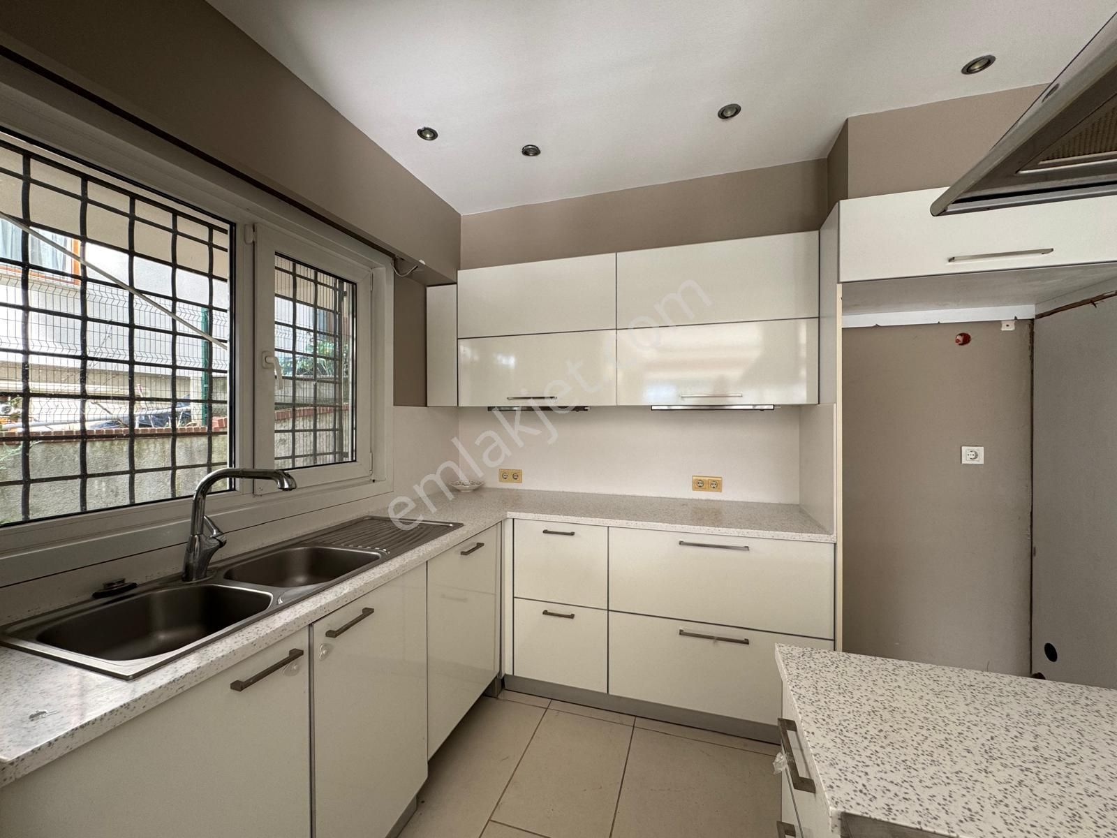 Çengelköy 'de Boğaz Manzaralı 2+1 Bahçe Katı Kiralık Daire - Görsel 21