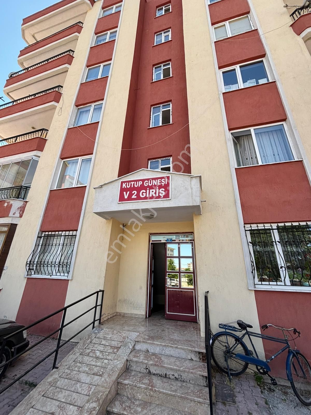 Fetih Caddesinde Satılık 3+1