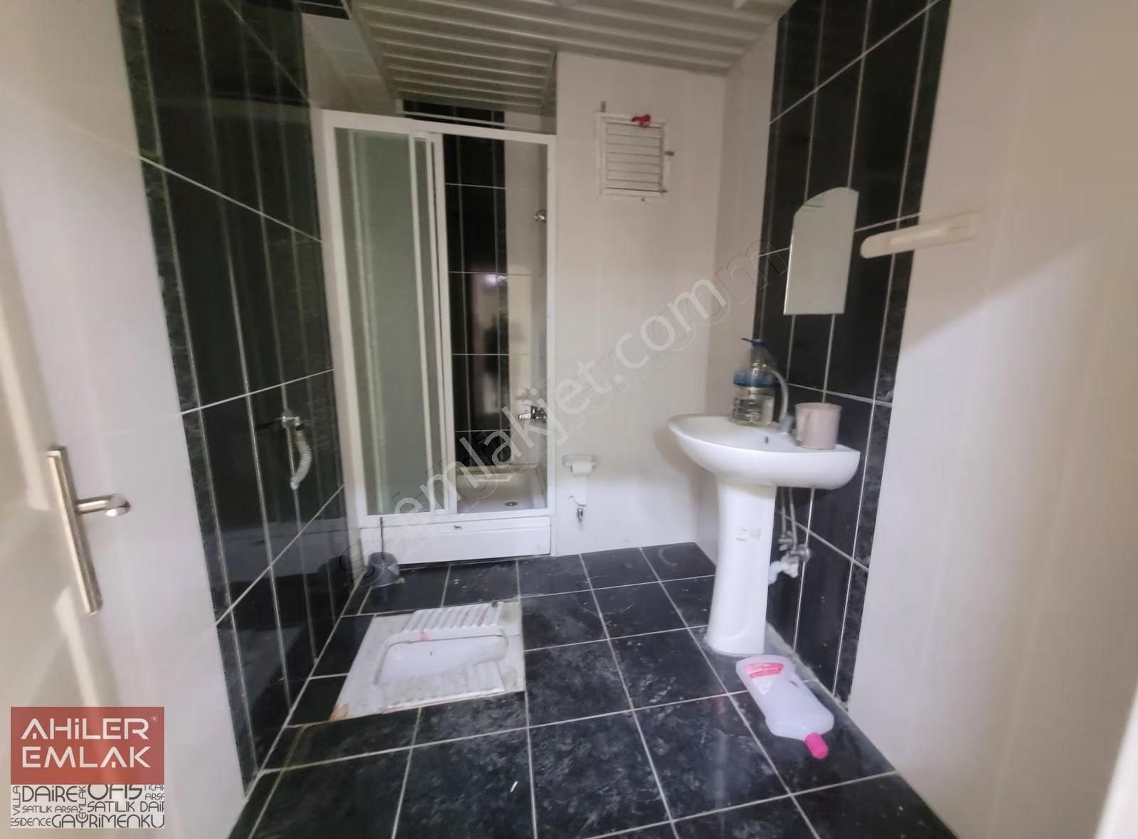 Şentepe Pazarı Karşısında 180m2 Yapılı Kiralık Dükkan - Görsel 2