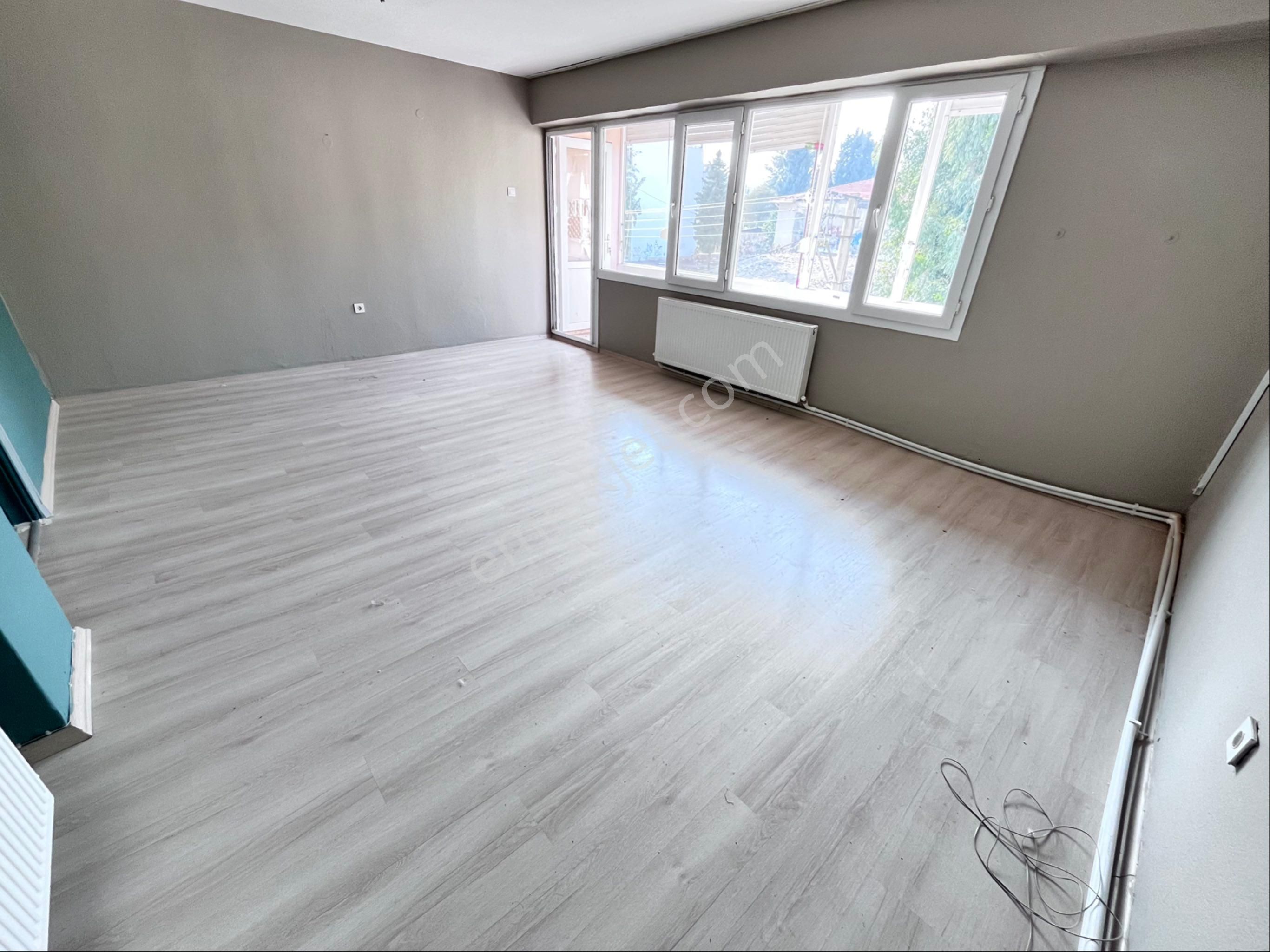 İnönü Cadde Paralelinde 2+1 95m2 Arakat Daire