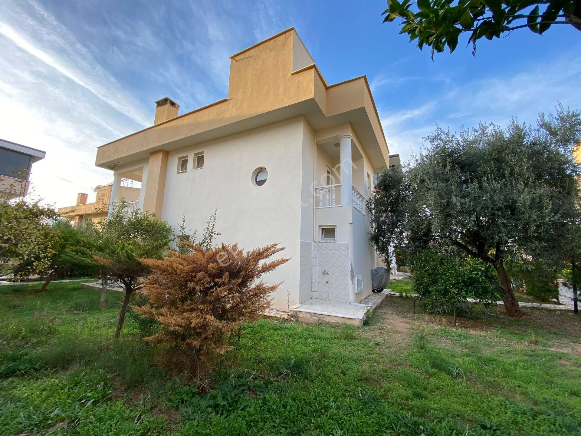 Didim Akbük Merkezde Havuzlu Sitede Tam Müstakil Villa - Görsel 4