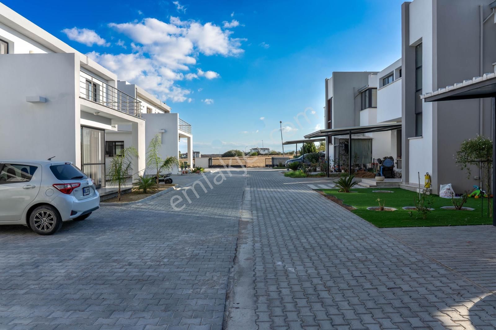 Girne Boğaz Bölgesinde 3+1 Bağımsız Villa - Site İçerisinde - Full Eşyalı - Türk Koçanlı £330.000 - Görsel 28