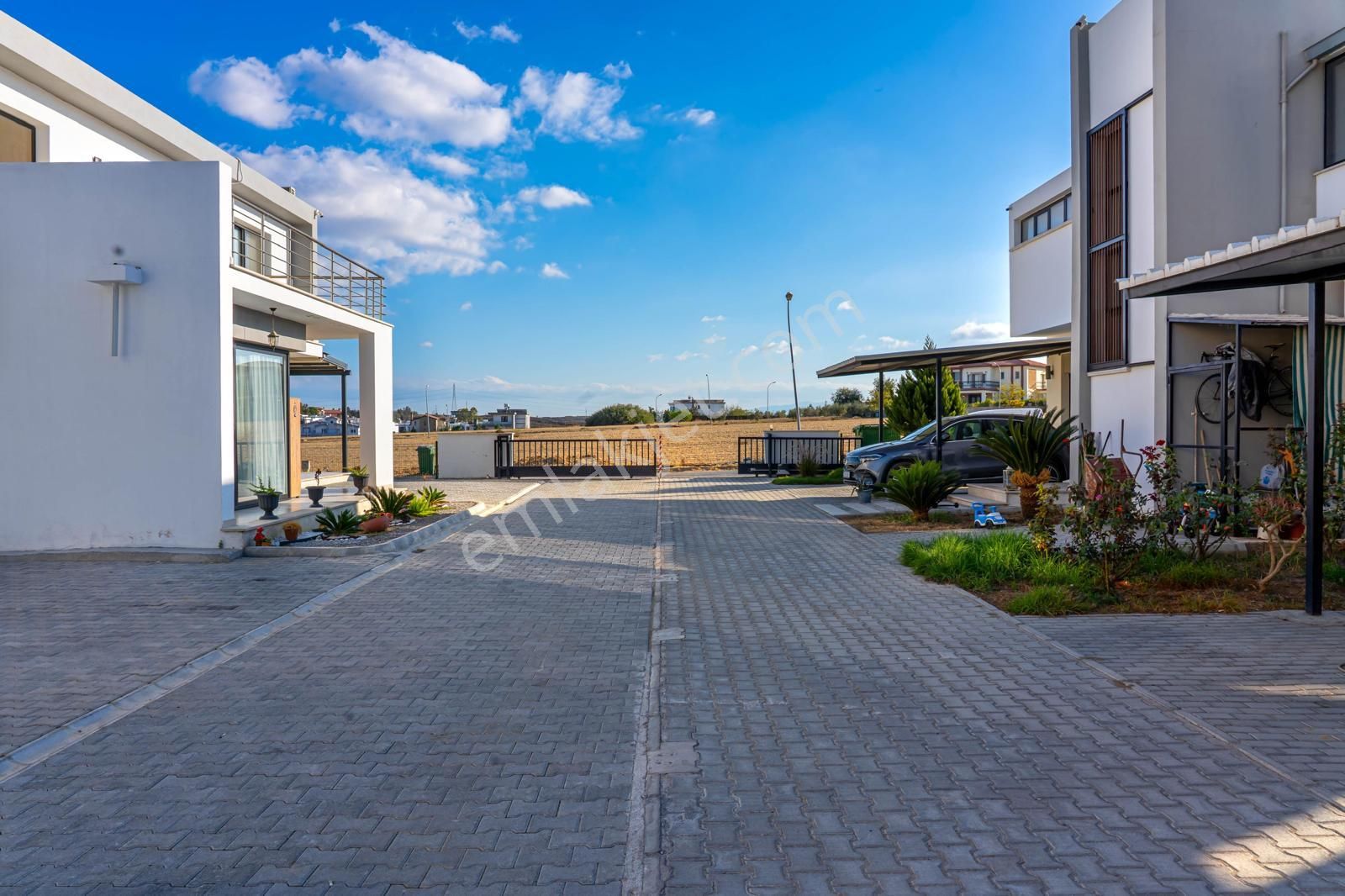 Girne Boğaz Bölgesinde 3+1 Bağımsız Villa - Site İçerisinde - Full Eşyalı - Türk Koçanlı £330.000 - Görsel 27