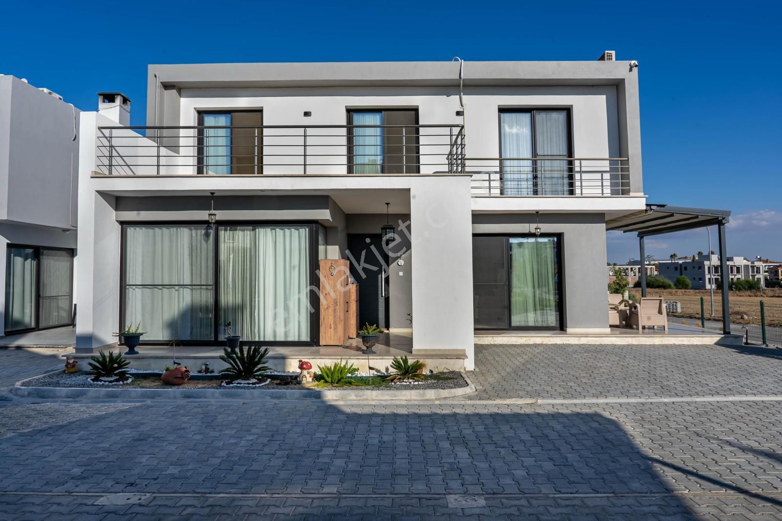 Girne Boğaz Bölgesinde 3+1 Bağımsız Villa - Site İçerisinde - Full Eşyalı - Türk Koçanlı £330.000 - Görsel 26