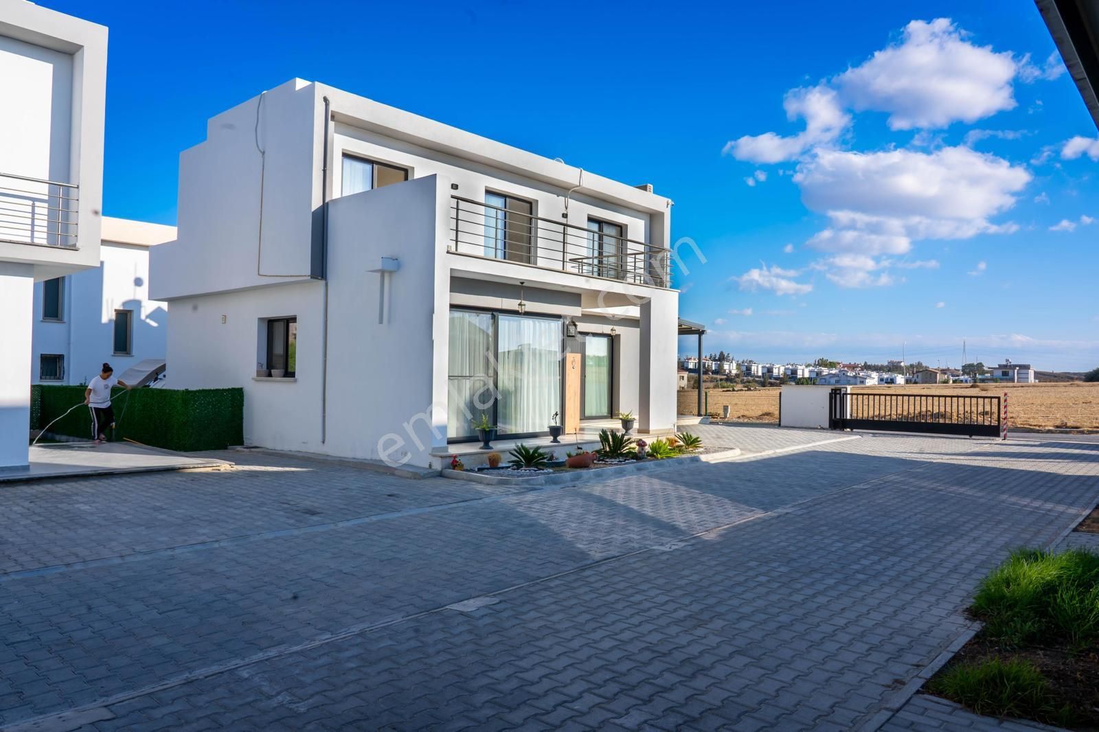 Girne Boğaz Bölgesinde 3+1 Bağımsız Villa - Site İçerisinde - Full Eşyalı - Türk Koçanlı £330.000 - Görsel 25