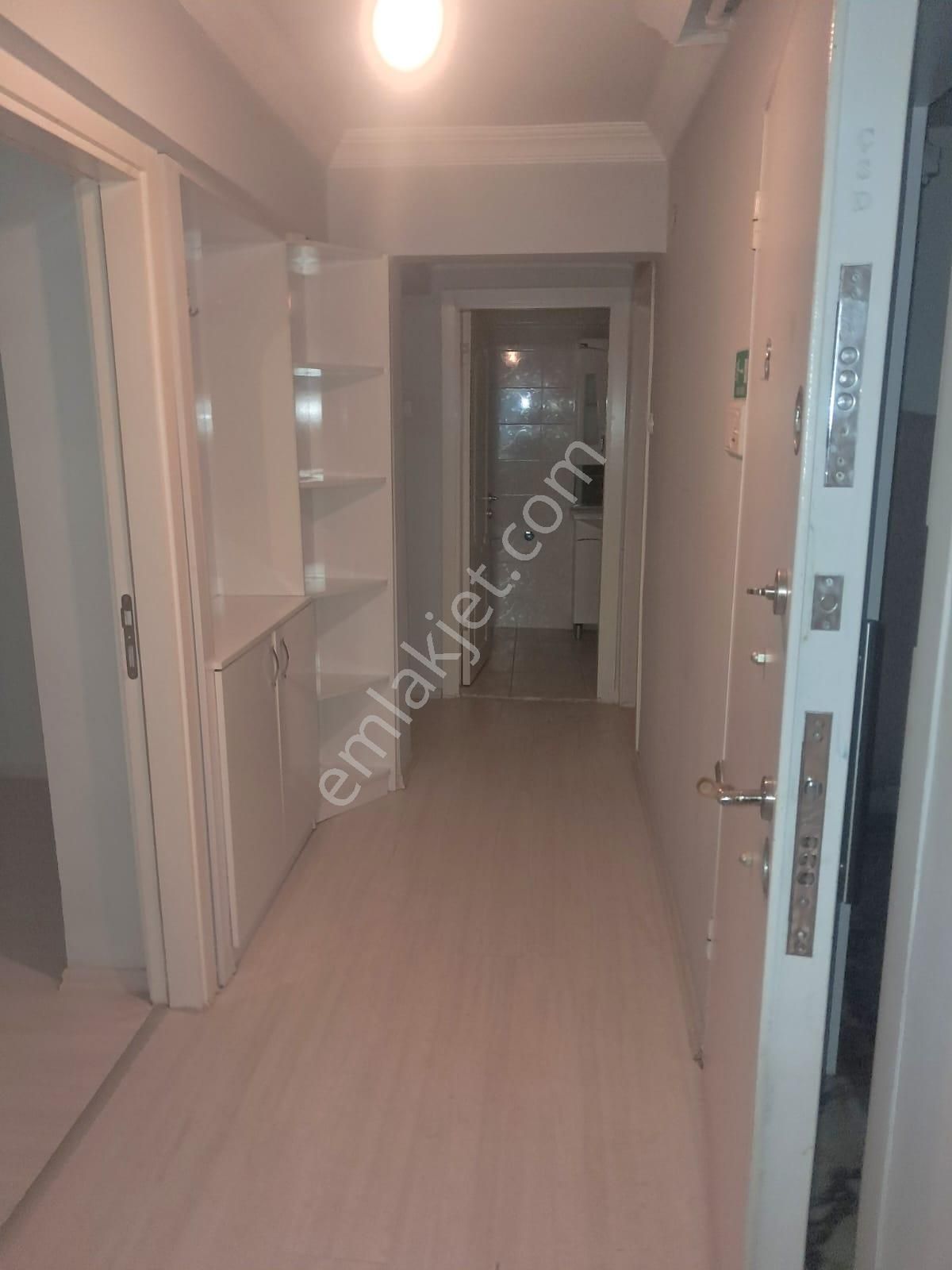 Beştepede Kot 1 De Altında Daire Var 2+1 Kiralık Daire