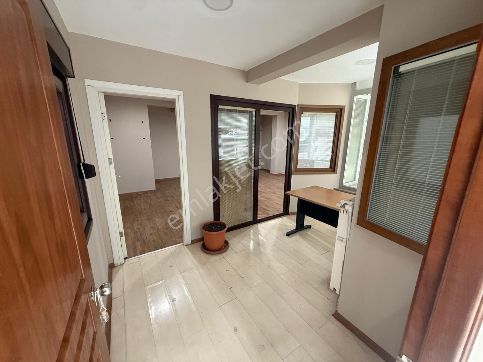 E-5 Karayoluna 30 Metre Mesafede Çift Katlı 430 M2 (kat Tapulu)