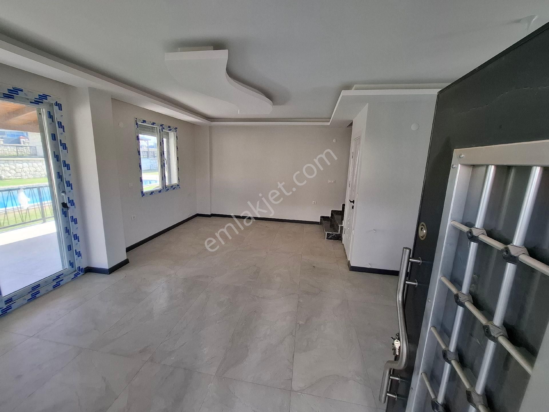 Rw Akar'dan Akarca'da Havuzlu Sitede Müstakil 3+1 Villa - Görsel 25