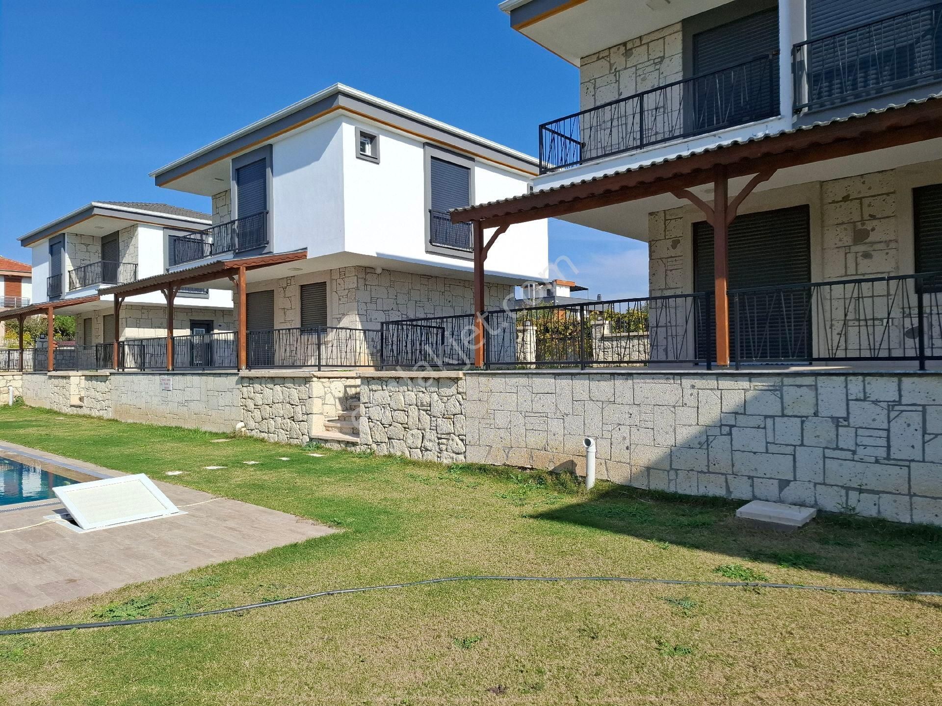 Rw Akar'dan Akarca'da Havuzlu Sitede Müstakil 3+1 Villa - Görsel 4